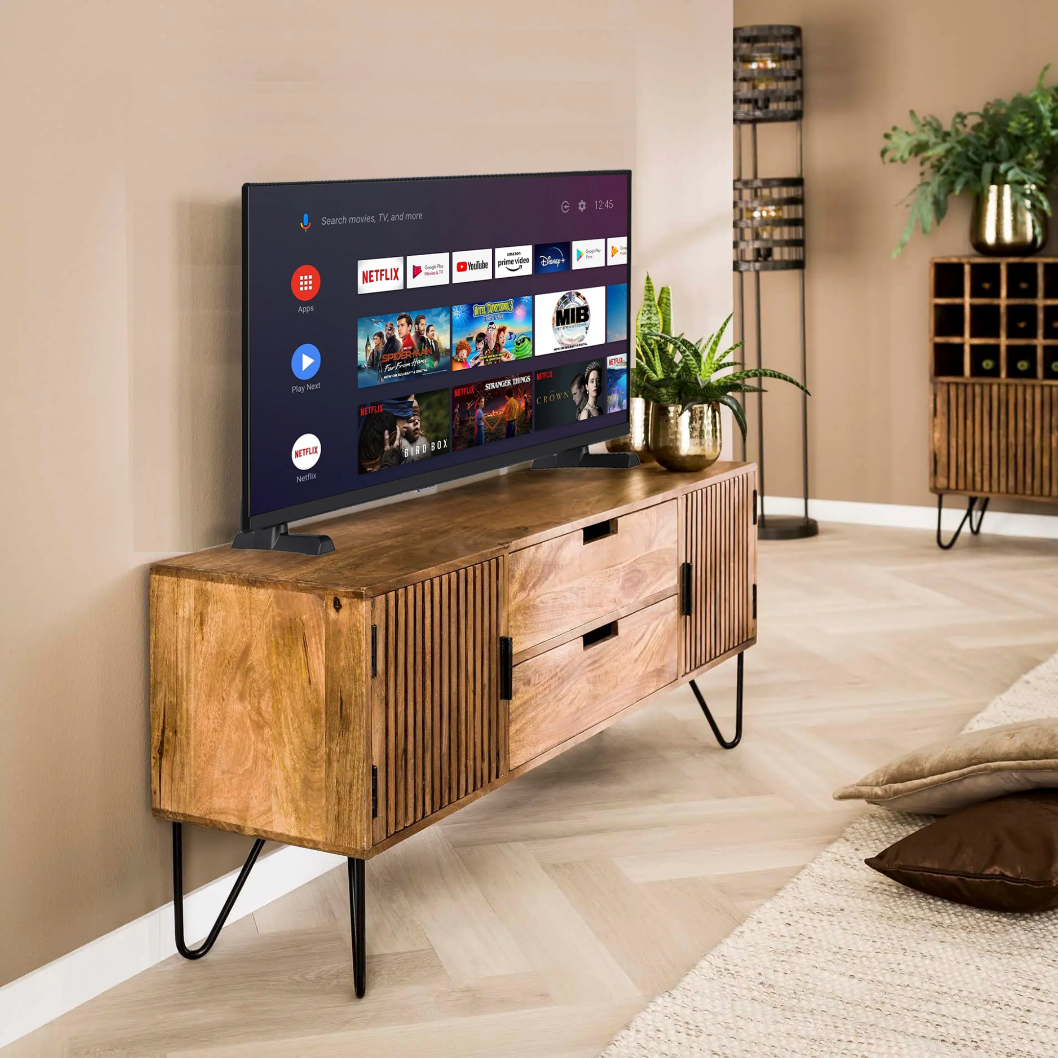 TV op een houten kast. Toont een smart-tv-interface met apps.