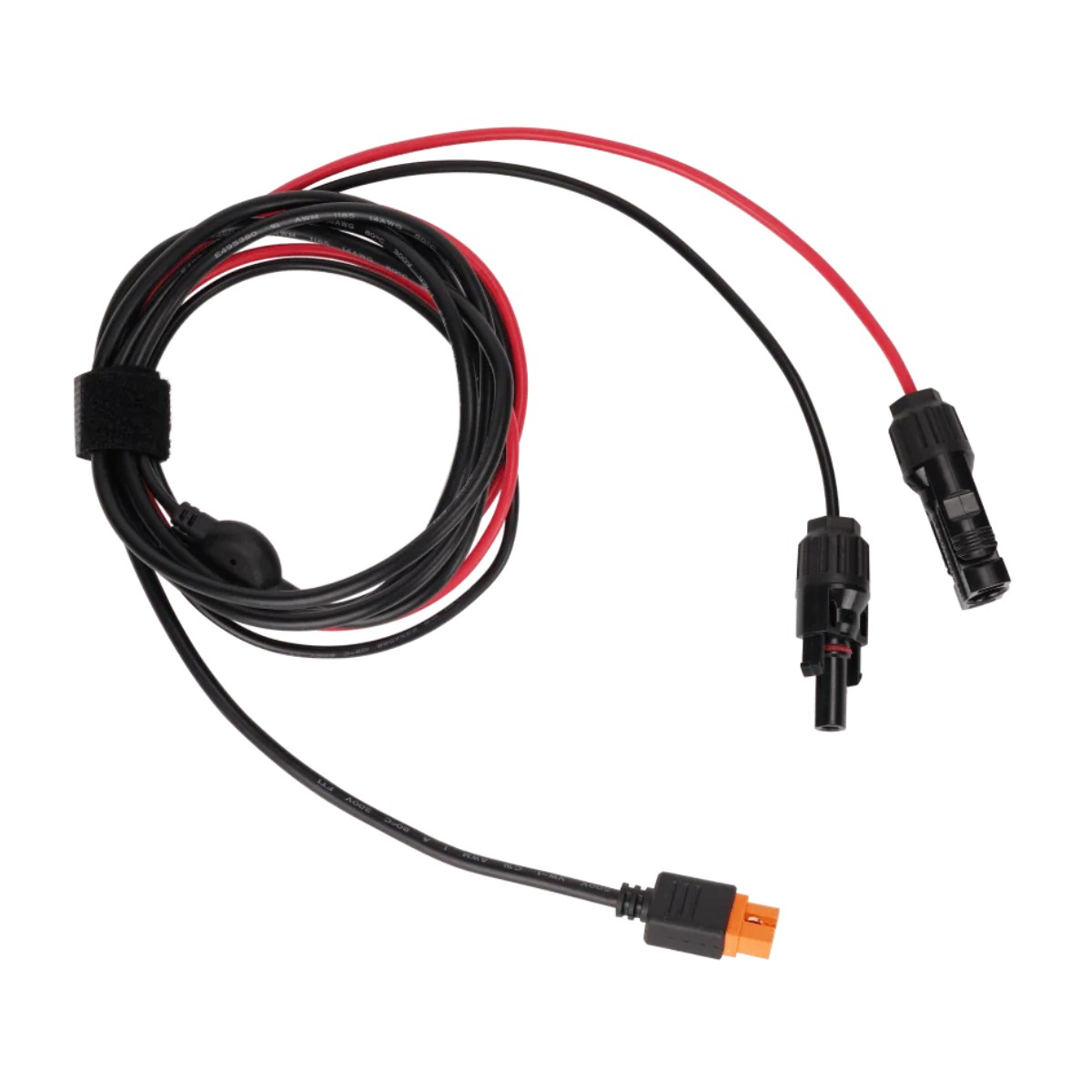 Czarne i czerwone kable ze złączami do paneli słonecznych. Czarny kabel ze złączem.