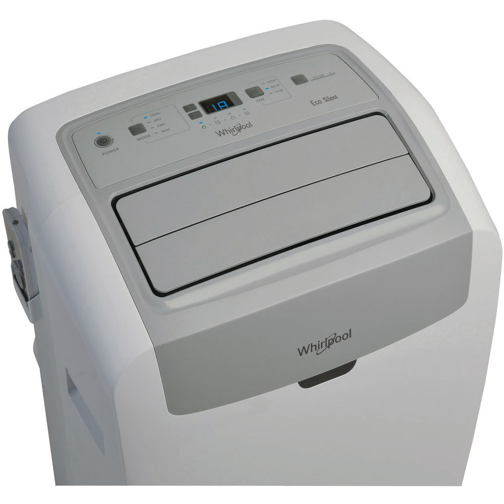 Un condizionatore portatile bianco e grigio con display digitale e il logo Whirlpool.