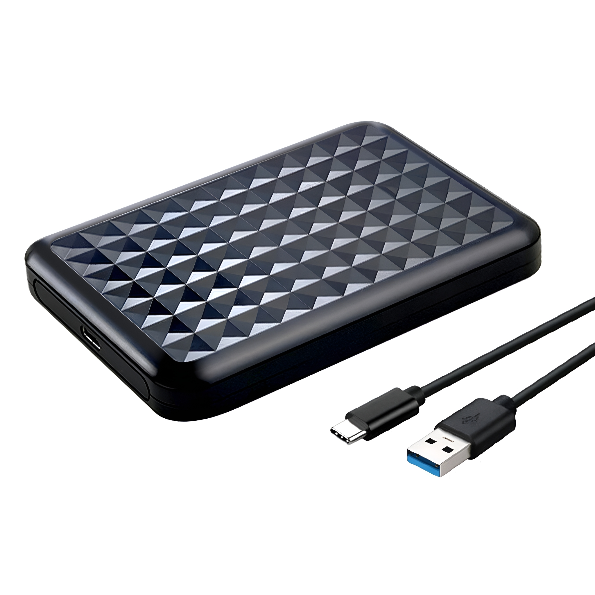 Eine schwarze externe Festplatte mit strukturierter Oberfläche. Zwei schwarze Kabel liegen daneben.