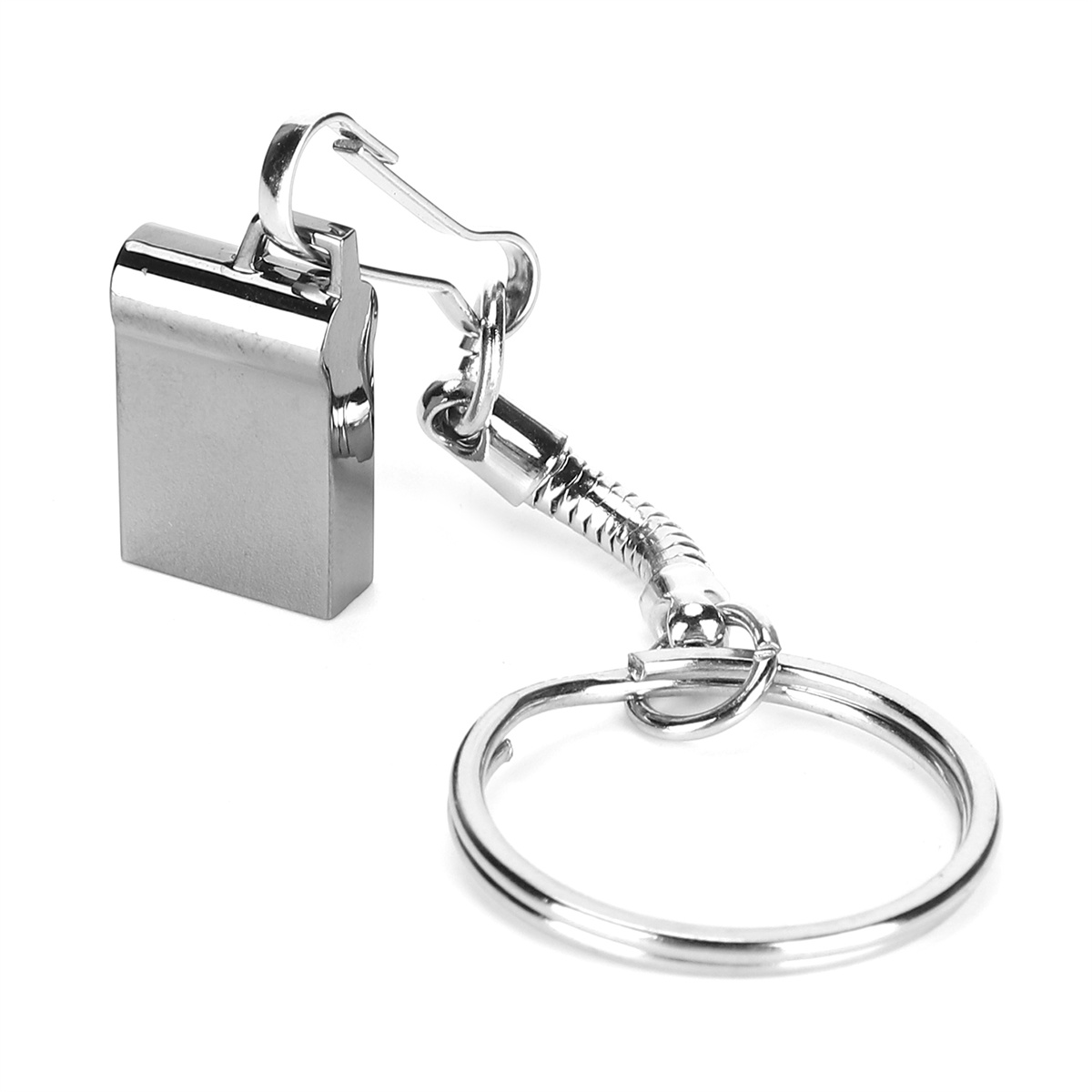 Silberner USB-Stick mit Schlüsselanhänger und Verschluss, isoliert auf weißem Hintergrund.