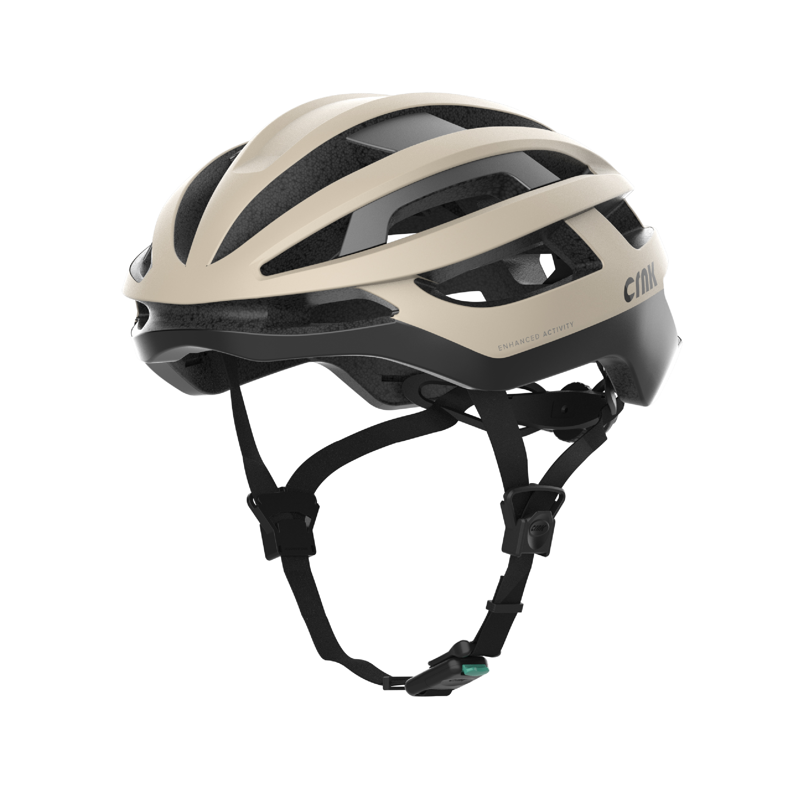 Beige und schwarzer Fahrradhelm auf weißem Hintergrund. Der Helm wird aus einem Winkel betrachtet.