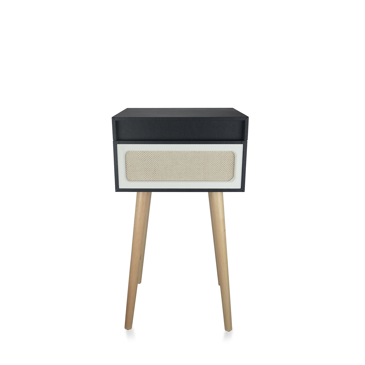 Mała czarno-biała szafka nocna z drewnianymi nogami. Szuflada jest zamknięta.