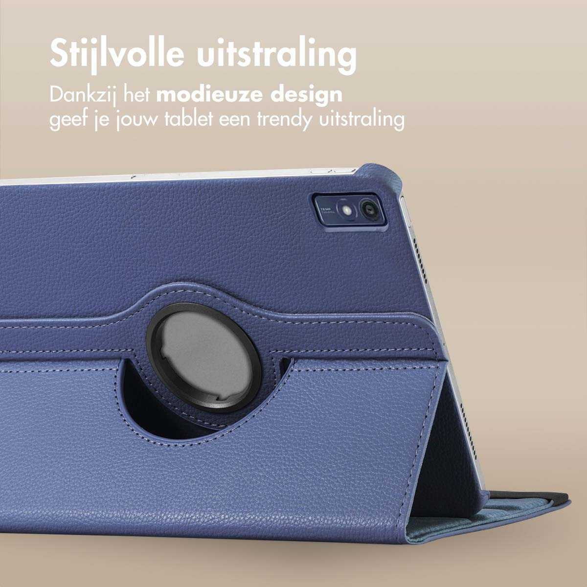 Tablet in a blue case, with a camera, a black ring stand, and text in Dutch.
