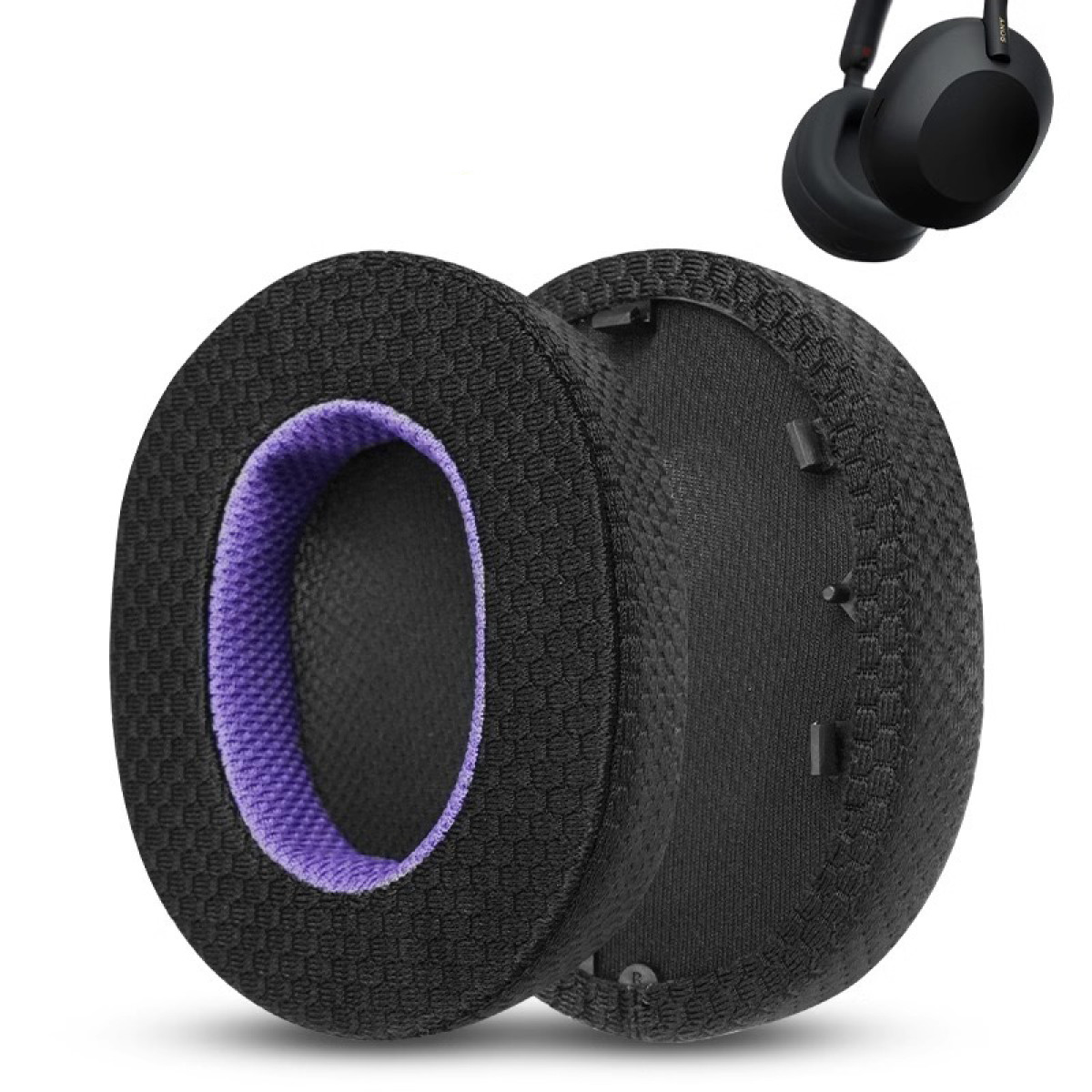 Dwie czarne nauszniki słuchawek z fioletową wewnętrzną obwódką i słuchawki w tle.