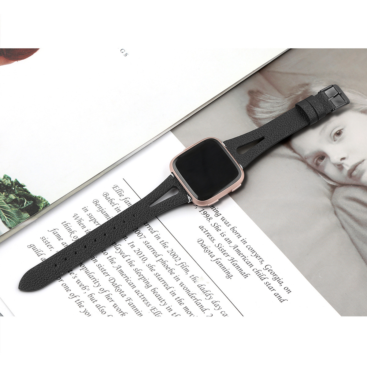 Czarny skórzany pasek do zegarka ze złotą tarczą na magazynie.