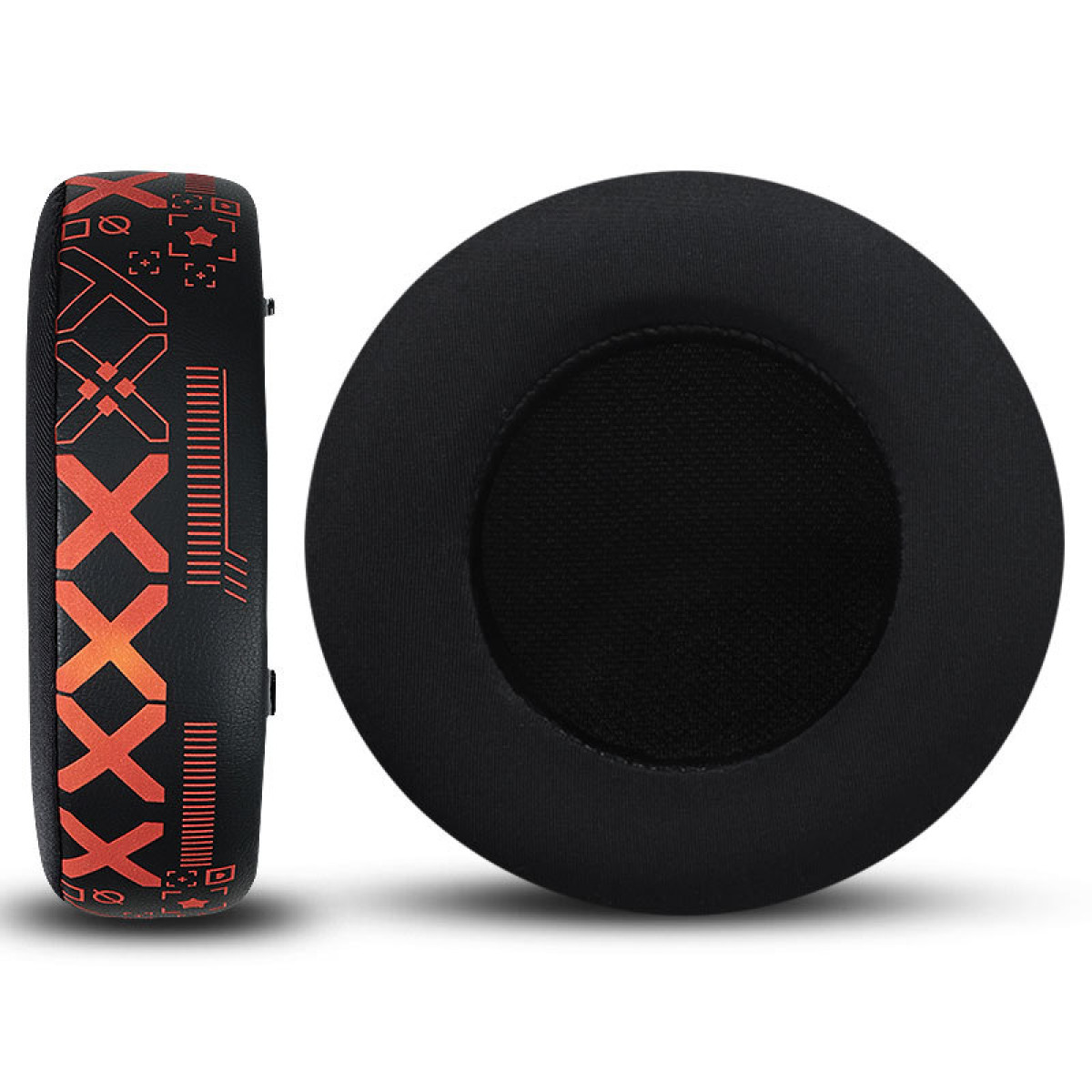 Dwie czarne poduszki do słuchawek: jedna z pomarańczowym wzorem, druga gładka, na białym tle.