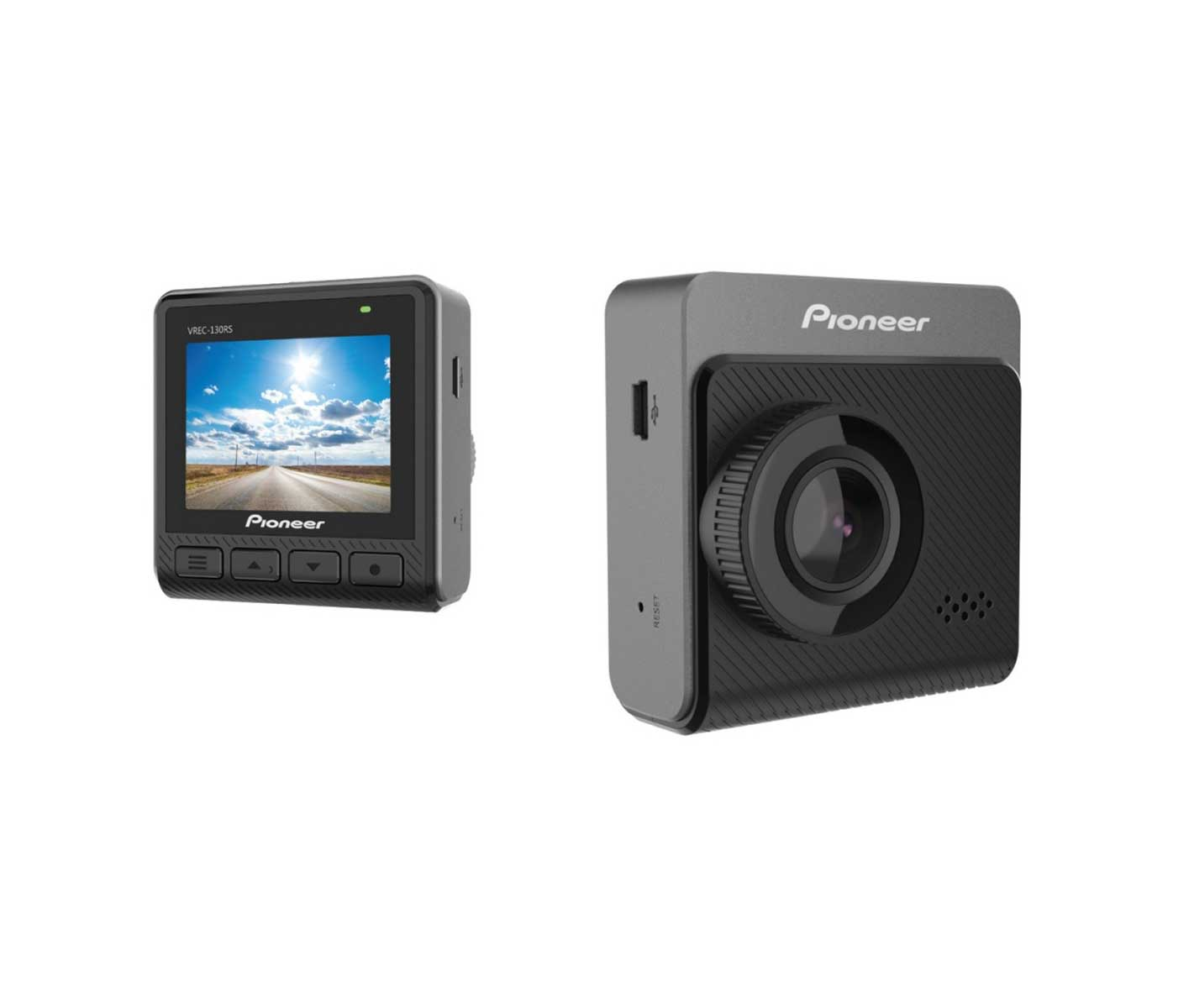 Zwei Pioneer Dashcams. Eine mit Bildschirm, der die Straße zeigt, die andere eine Seitenansicht mit Linse.