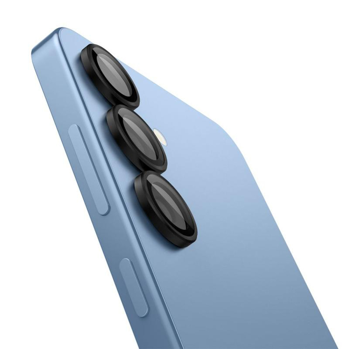 Lichtblauwe smartphone met drie cameralenzen en een zwart frame.