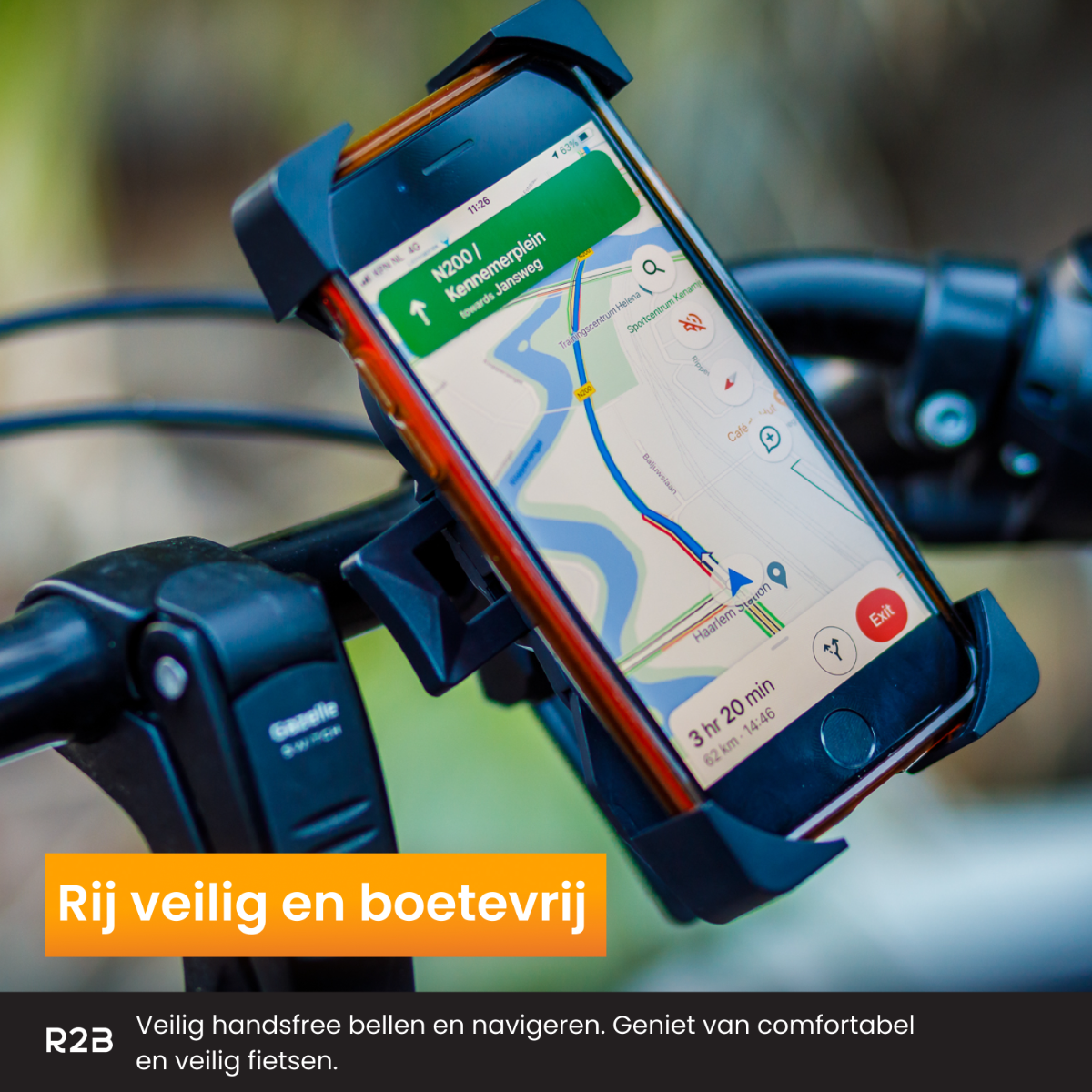 Telefoon op fietsstuur, met een navigatie app.