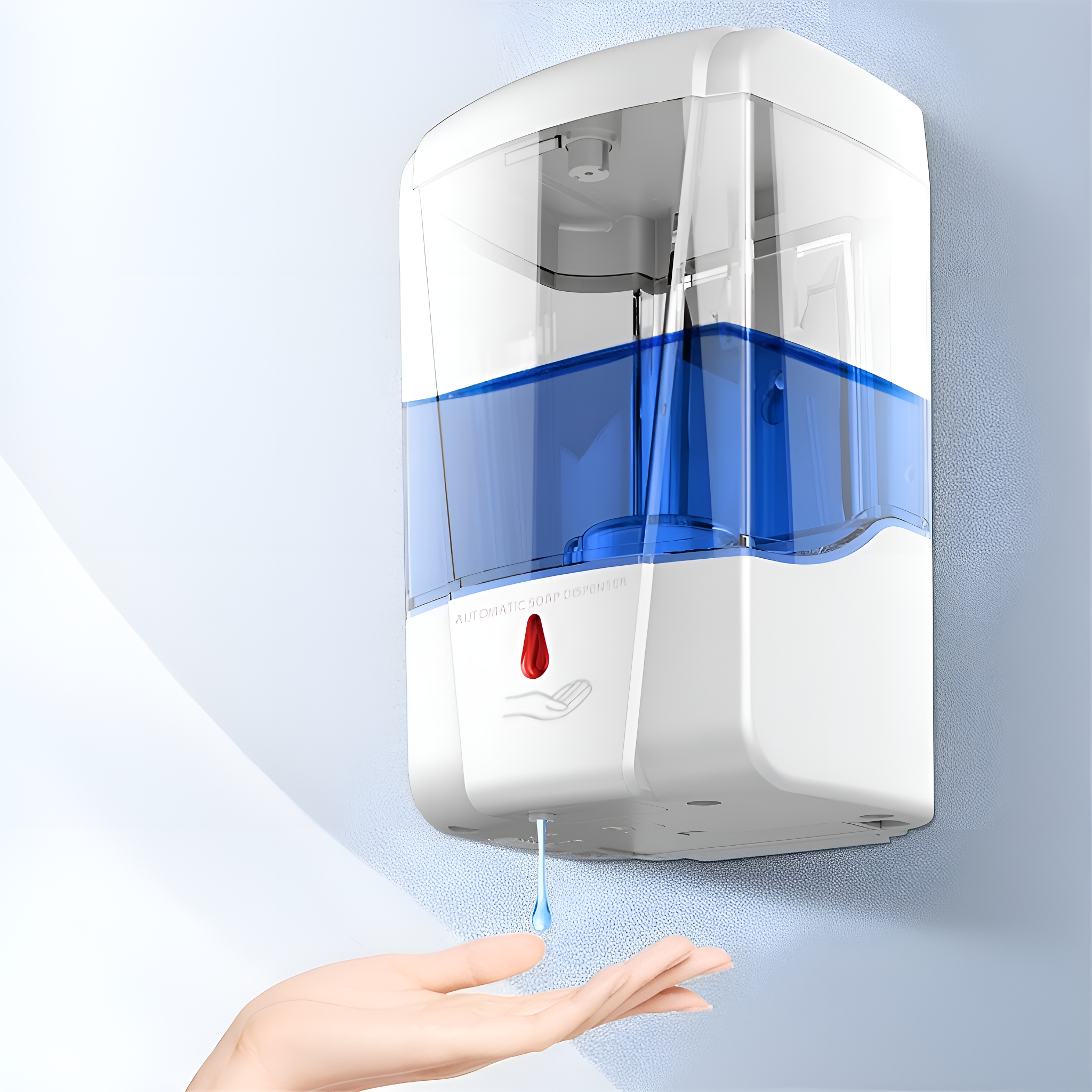 Weißer, automatischer Seifenspender mit blauer Flüssigkeit, Hand darunter, Tropfen fällt. Hintergrund Wand.