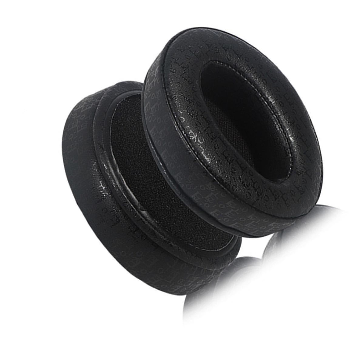 Due cuscinetti auricolari neri, strutturati per cuffie, con motivo e anello interno pieno.