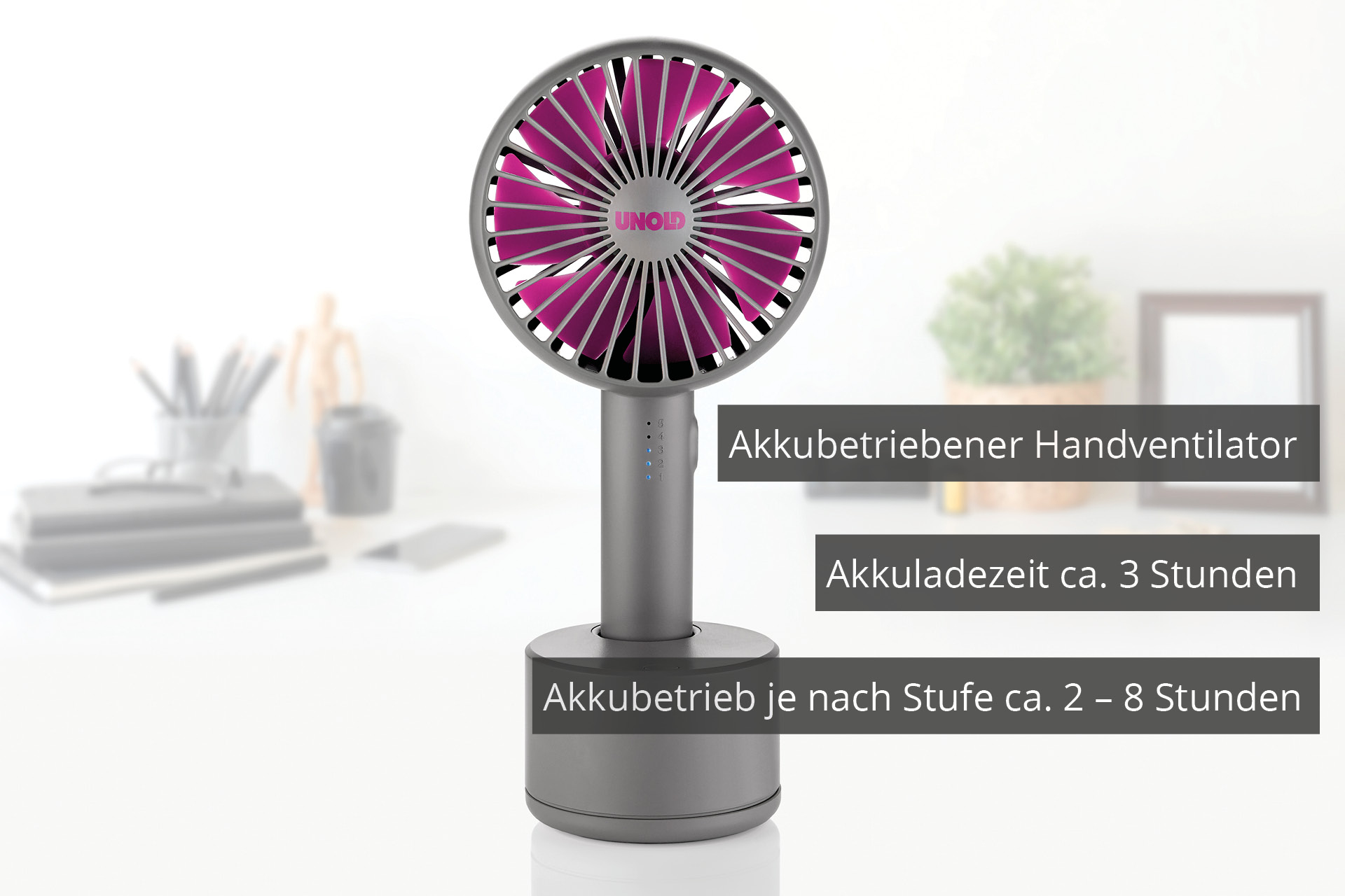 Ein grauer Ventilator mit rosa Flügeln auf einem grauen Sockel. Text zeigt Akkulaufzeit, Ladezeit und Betrieb an.