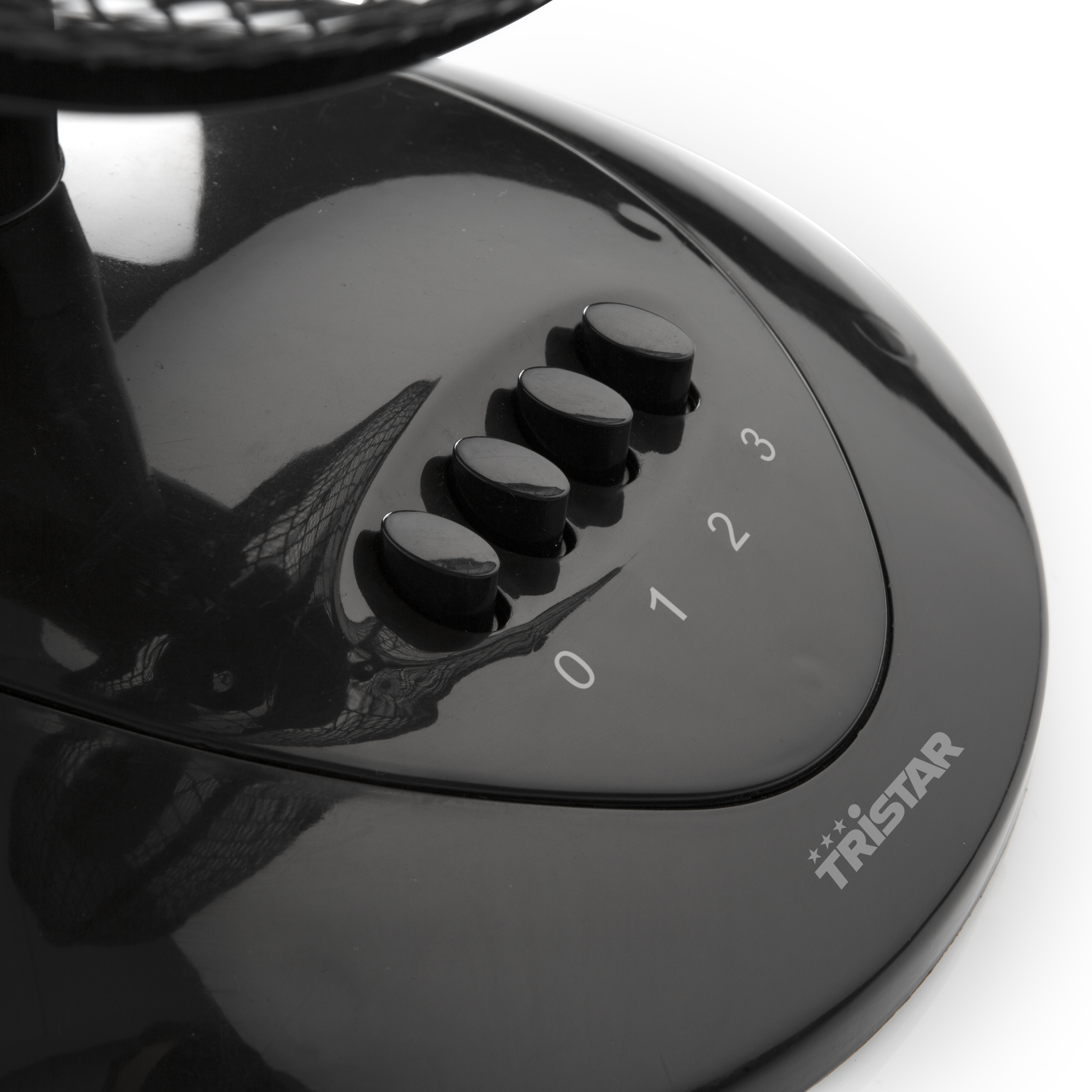 Base del ventilatore nera con pulsanti di controllo della velocità etichettati 0, 1, 2 e 3.