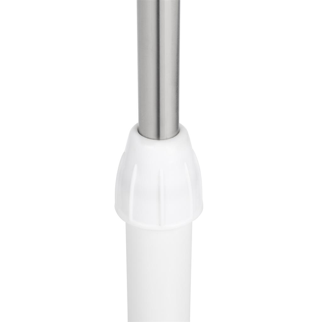 Zbliżenie białego słupa z białym plastikowym mocowaniem. Tło jest białe.