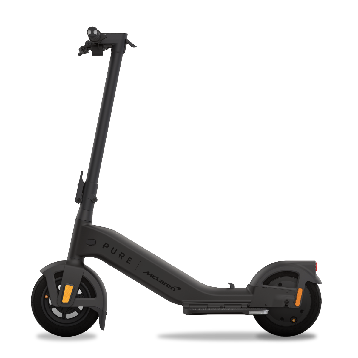 Schwarzer Elektroroller mit orangefarbenen Details. Er hat einen schwarzen Rahmen und große Reifen.