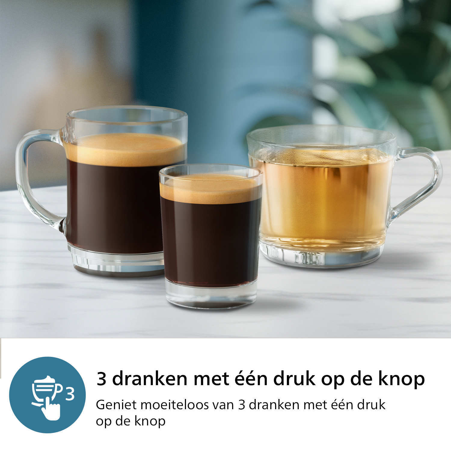 Trzy szklane kubki z kawą i herbatą. Tekst w języku niderlandzkim opisuje łatwe przygotowanie.