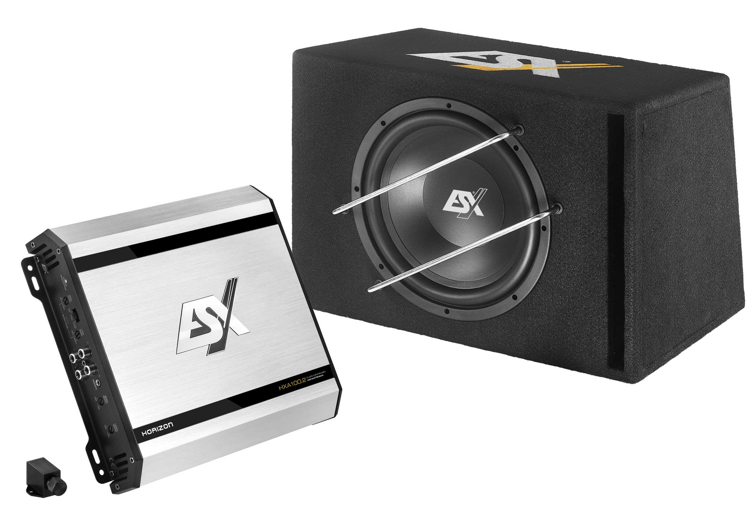 Auto-Audio-Subwoofer-System und Verstärker auf weißem Hintergrund. Schwarze Subwoofer-Box und silberner Verstärker.