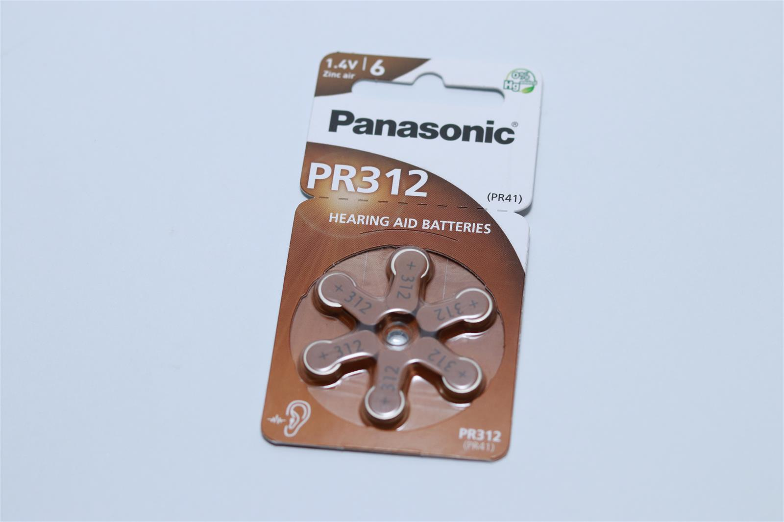 Opakowanie baterii do aparatów słuchowych z widocznym zestawem baterii na białym tle.