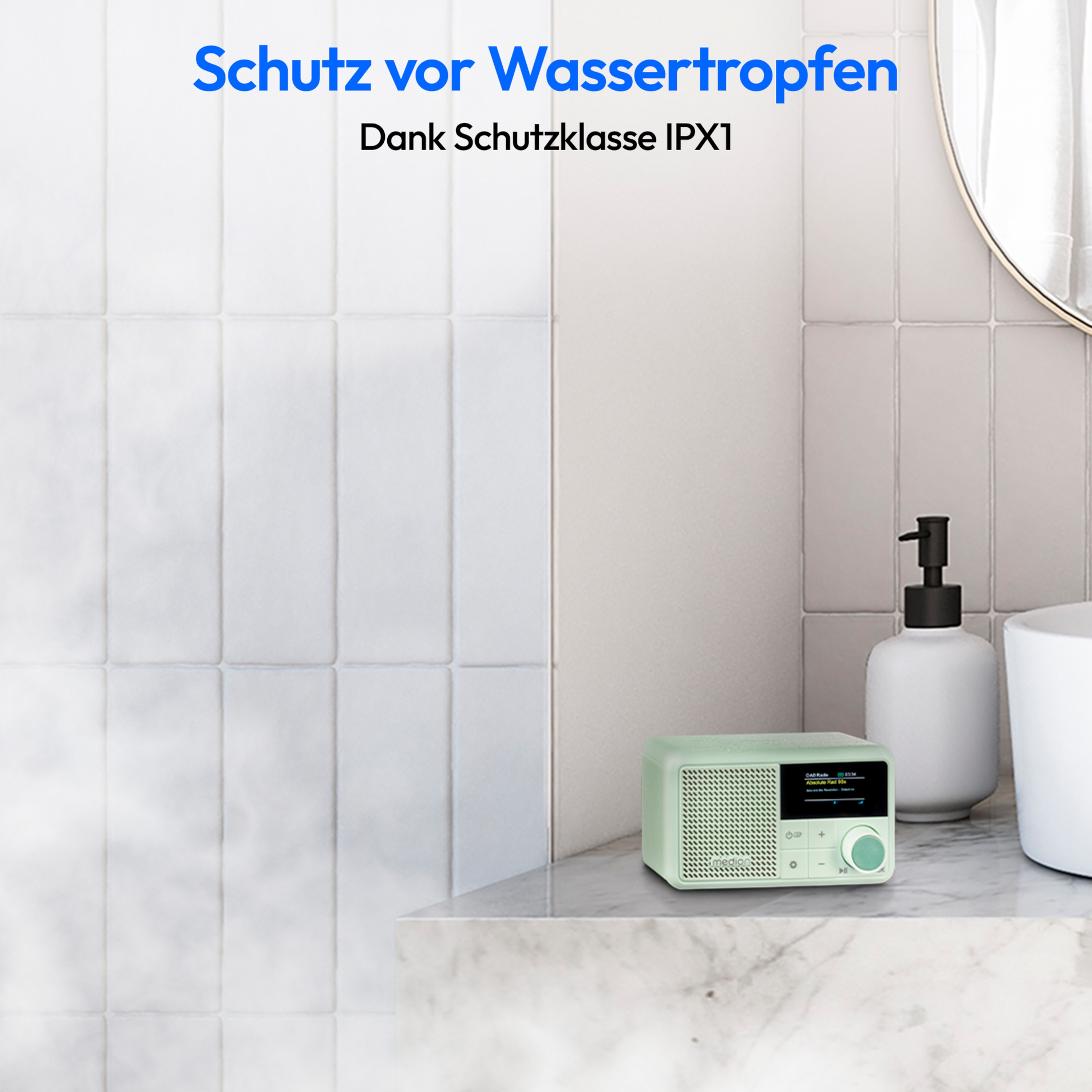 Mint green radio on marble, white tiles. Text says: Schutz vor Wassertropfen. Dank Schutzklasse IPX1.