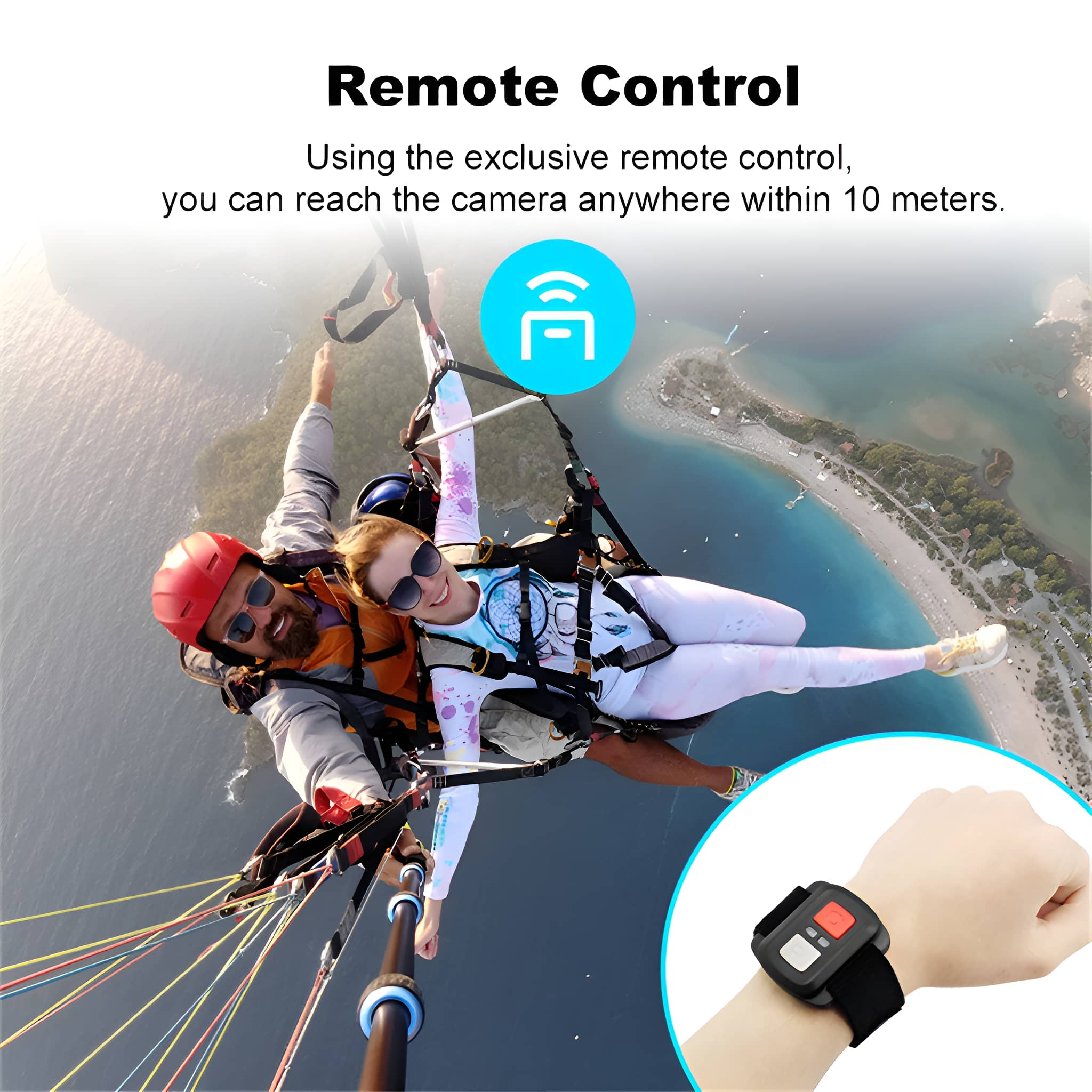Zwei Personen beim Paragliding mit Fernbedienung. Der Hintergrund zeigt blaues Meer und Himmel.
