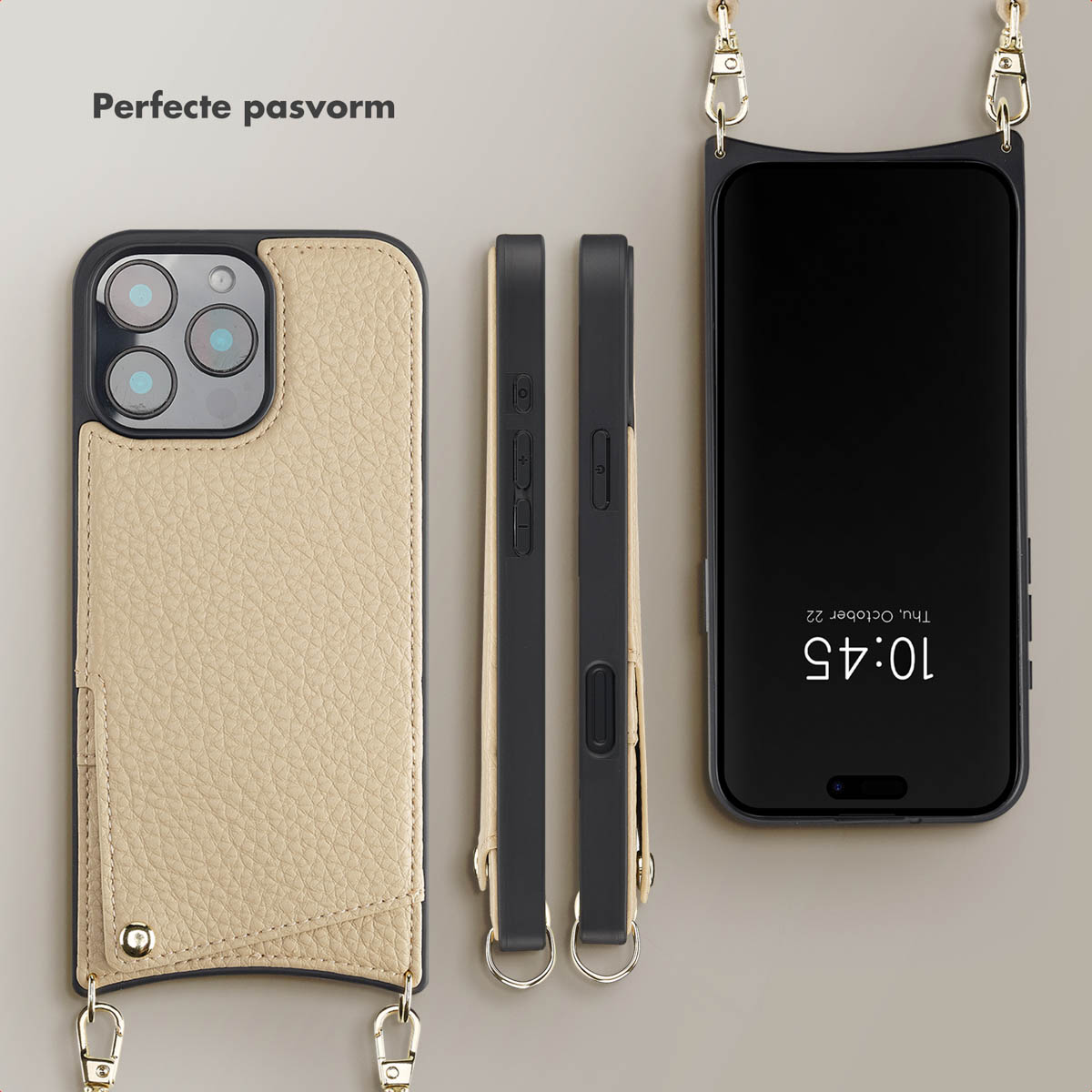 Telefoon, hoesjes en riem. De telefoon toont de tijd. Hoesjes hebben kaartsleuven en gaten.