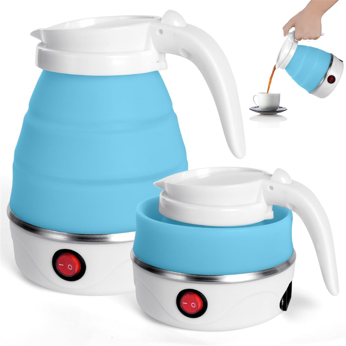 Zwei blaue, zusammenklappbare Wasserkocher, einer zusammengeklappt und einer offen mit Tasse und Gießaktion.