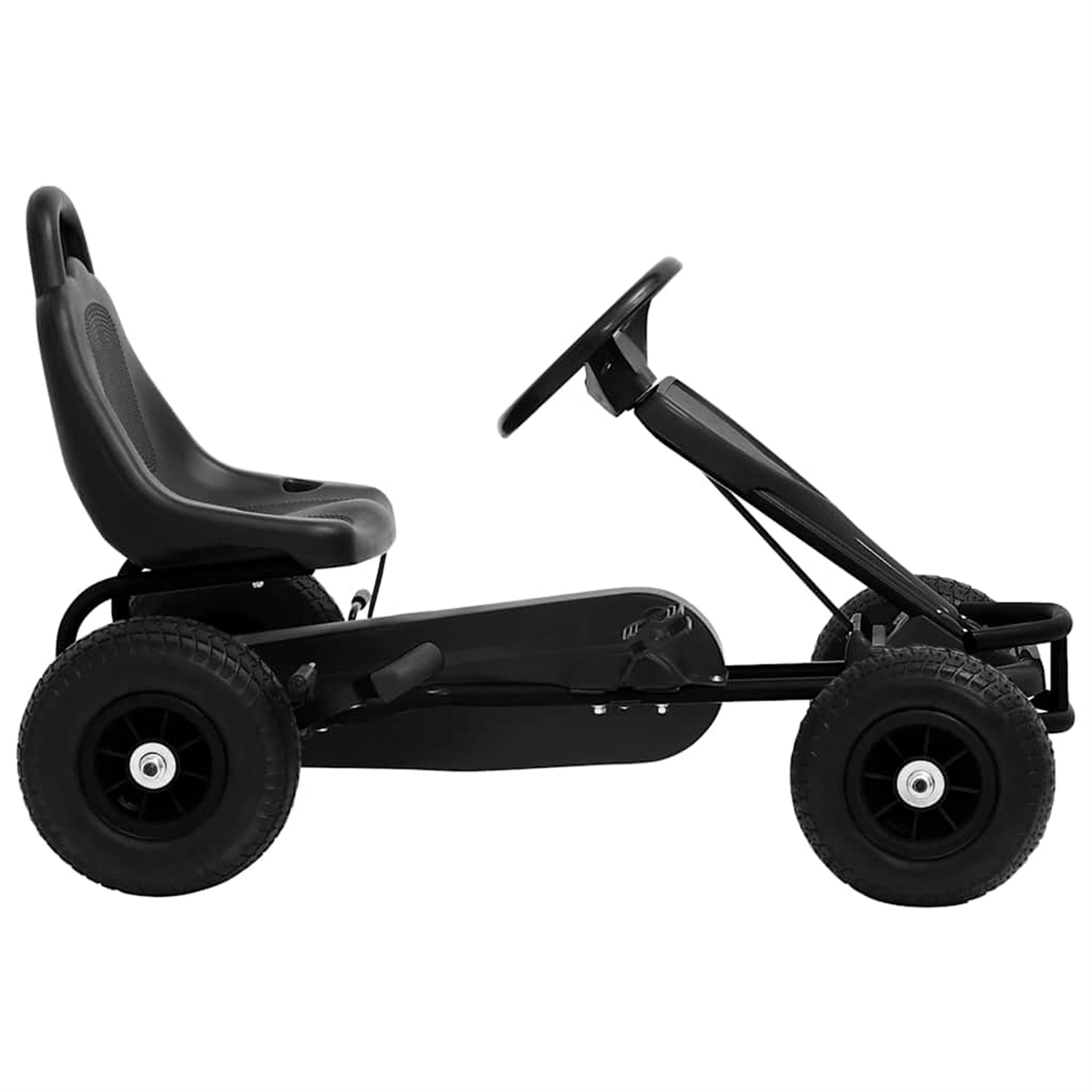 Schwarzes Pedal-Go-Kart, Seitenansicht. Es hat einen Sitz, ein Lenkrad und vier Räder. Weißer Hintergrund.