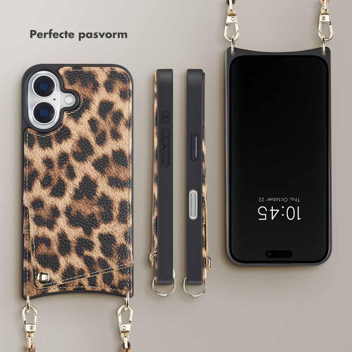 Een telefoonhoesje met een luipaardprint ontwerp. De telefoon staat rechts en toont de tijd.