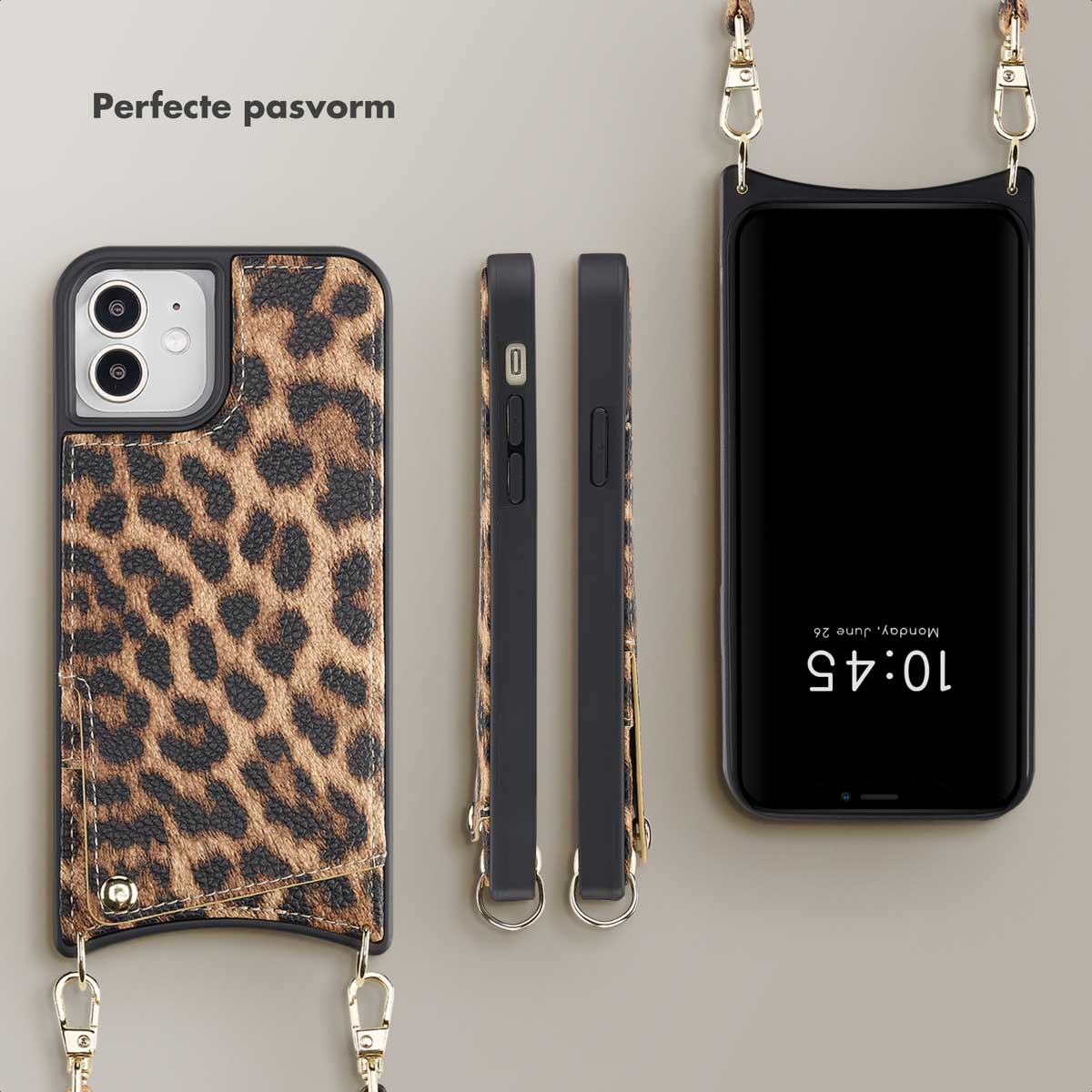 Telefoonhoesje met luipaardprint. De telefoon heeft een bandje en een draagriem.