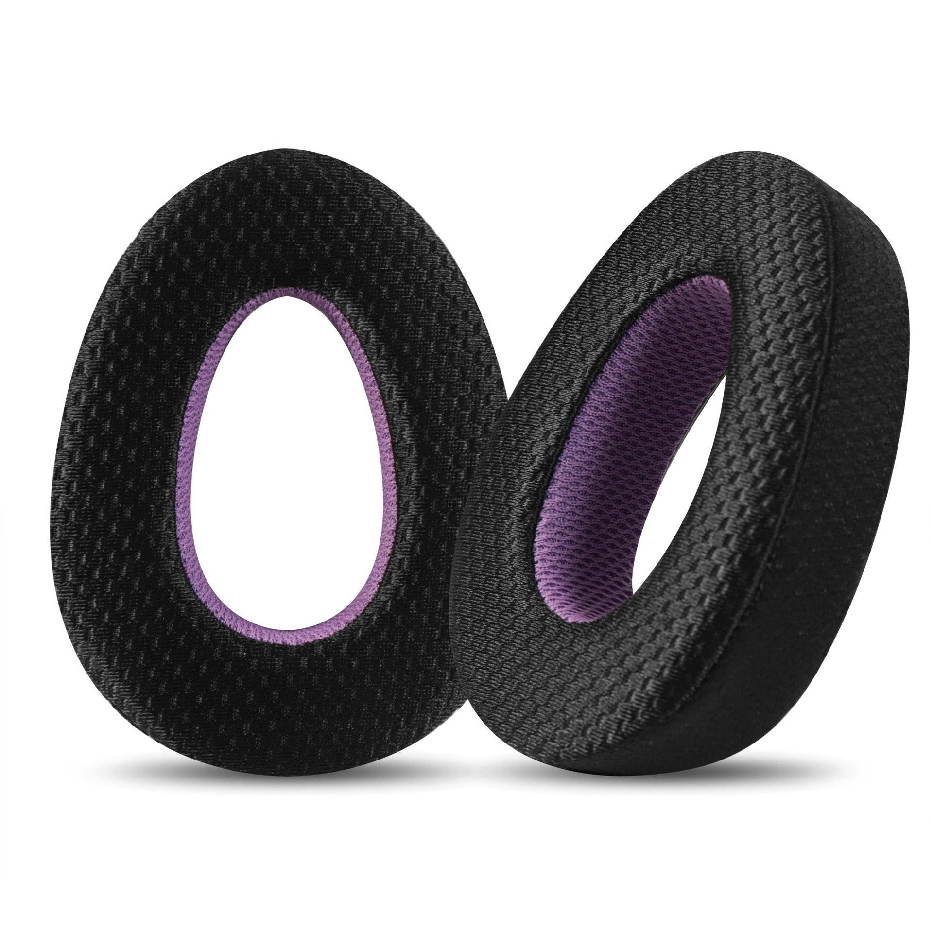 Cuscinetti neri e viola. I cuscinetti sono rotondi con un anello interno viola e tessuto a rete.