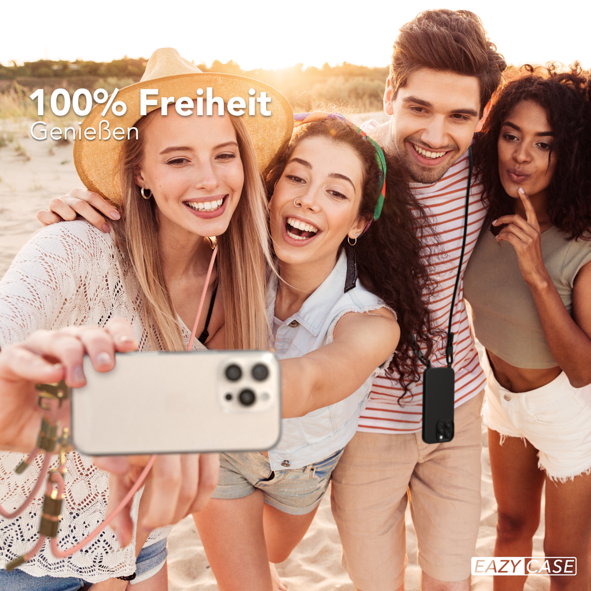 Gruppe von Freunden, die ein Selfie am Strand machen, mit sichtbarer Handyhülle und -riemen.