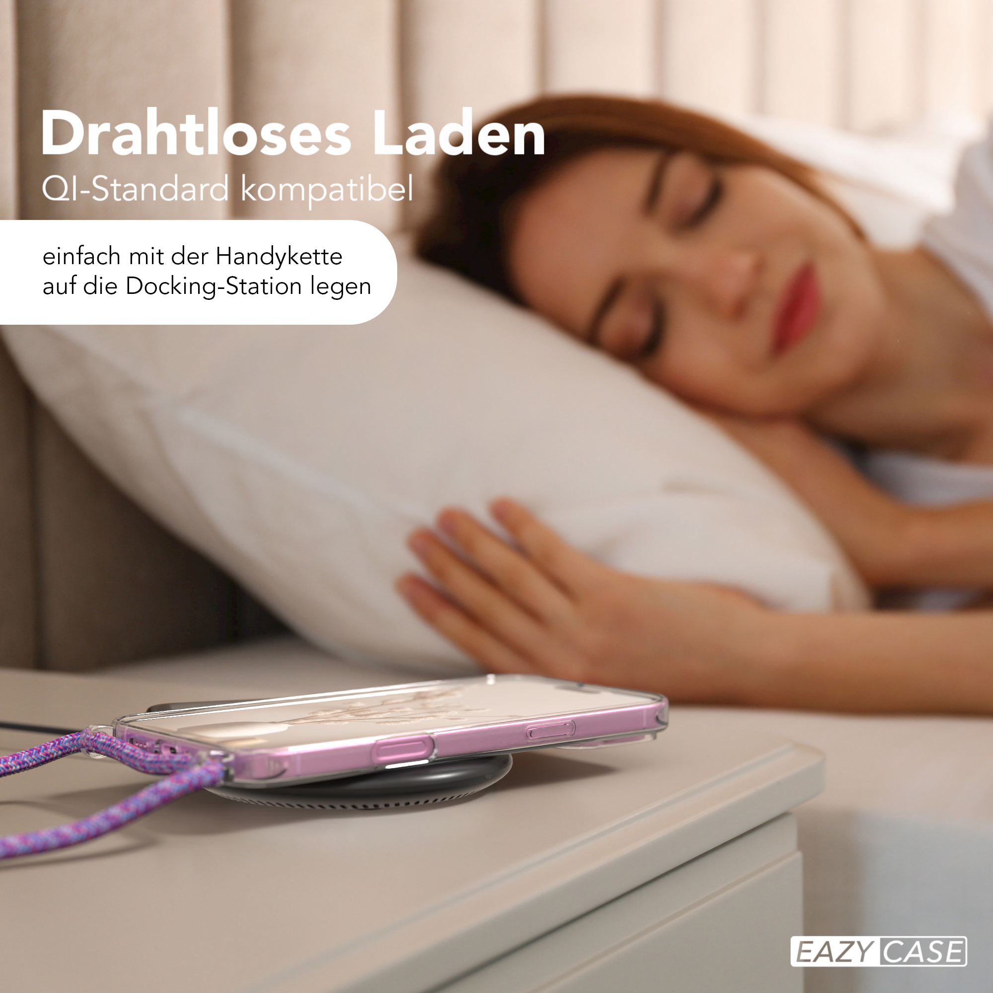 Ein Telefon in einer Hülle, das auf einem kabellosen Ladegerät auf einem Nachttisch geladen wird.