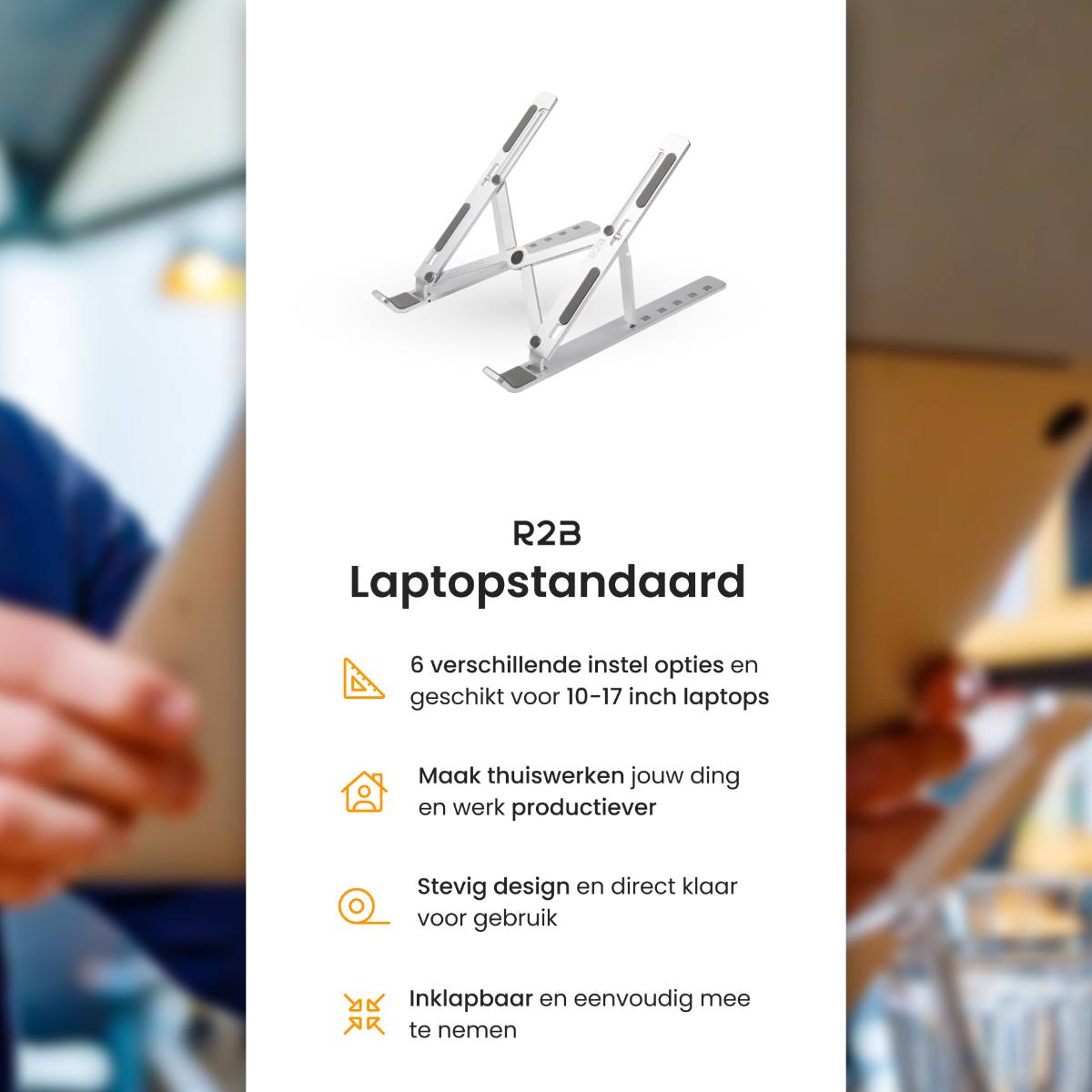 Zilveren laptopstandaard met verstelbare hoogte. Tekst en pictogrammen op de achtergrond.