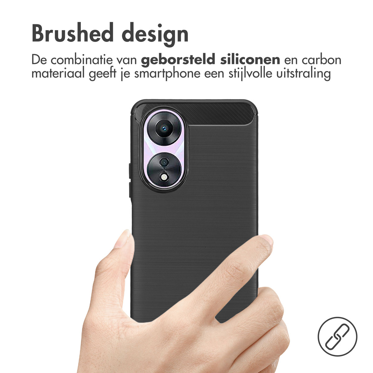Une personne tient une coque de téléphone noire. La coque a un design en carbone brossé.