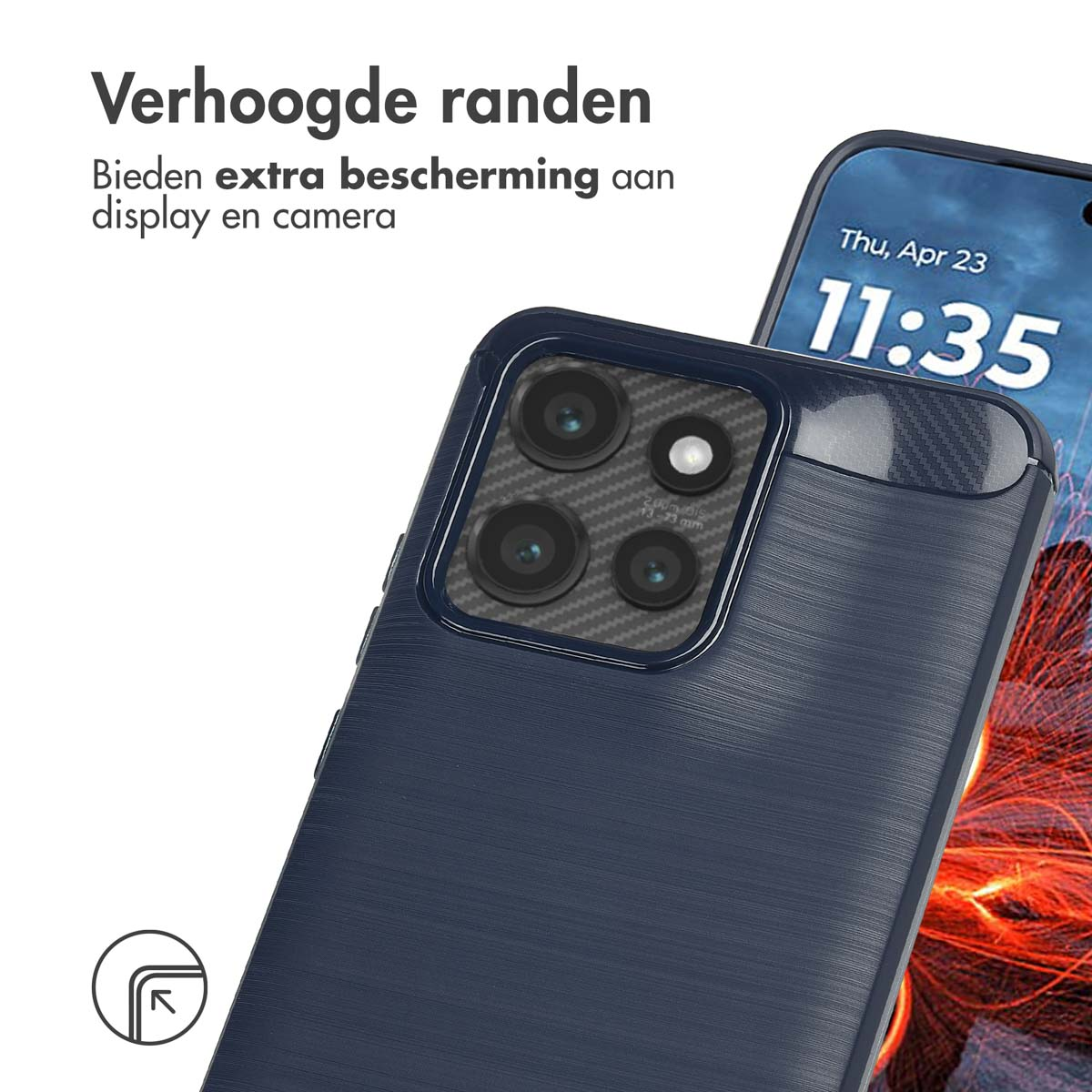 Donkerblauwe telefoonhoes met textuurpatroon. Telefoonscherm toont datum en tijd.