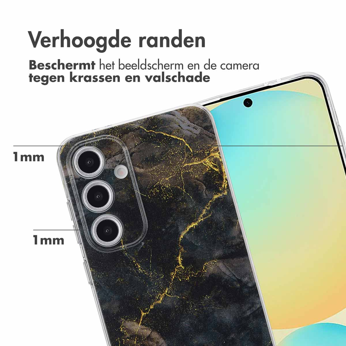 Een telefoonhoesje met een zwart-gouden marmerontwerp, dat de telefoon beschermt.