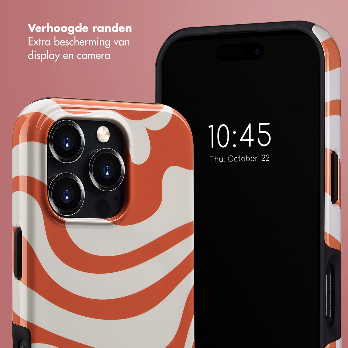 Telefoonhoesje met oranje en wit golfpatroon. Telefoon toont tijd en datum op een zwart scherm.
