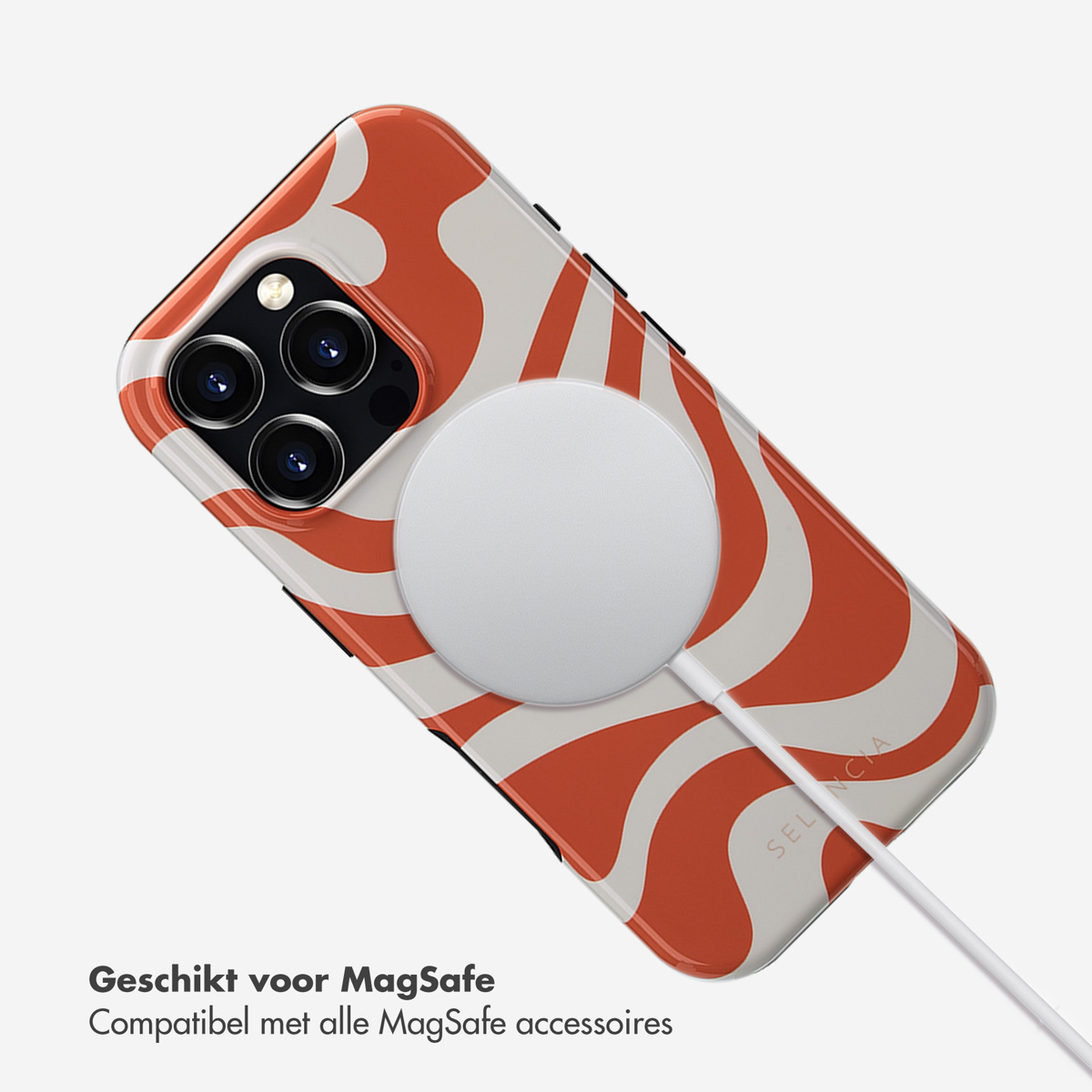 Telefoonhoesje met een oranje en wit abstract ontwerp. Een witte cirkel is op de achterkant geplaatst.