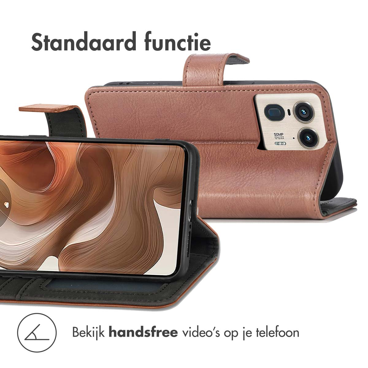 Een telefoon in een bruine leren hoes met een standaard, die het scherm van de telefoon en het ontwerp van de hoes laat zien.