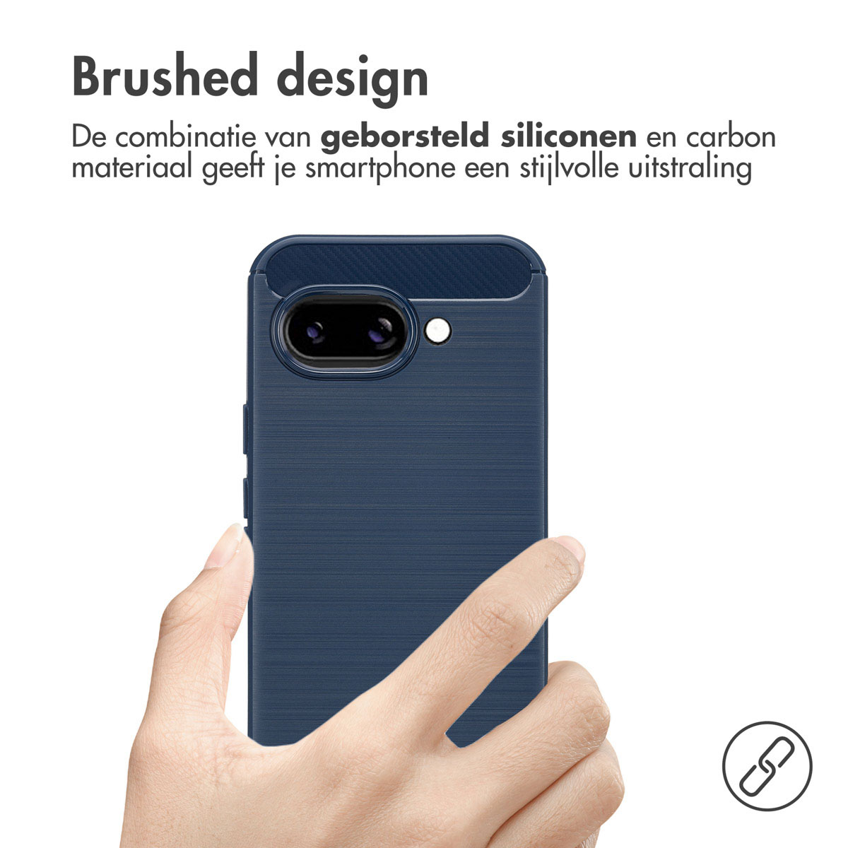 Main tenant une coque bleue texturée. La coque a un design brossé.