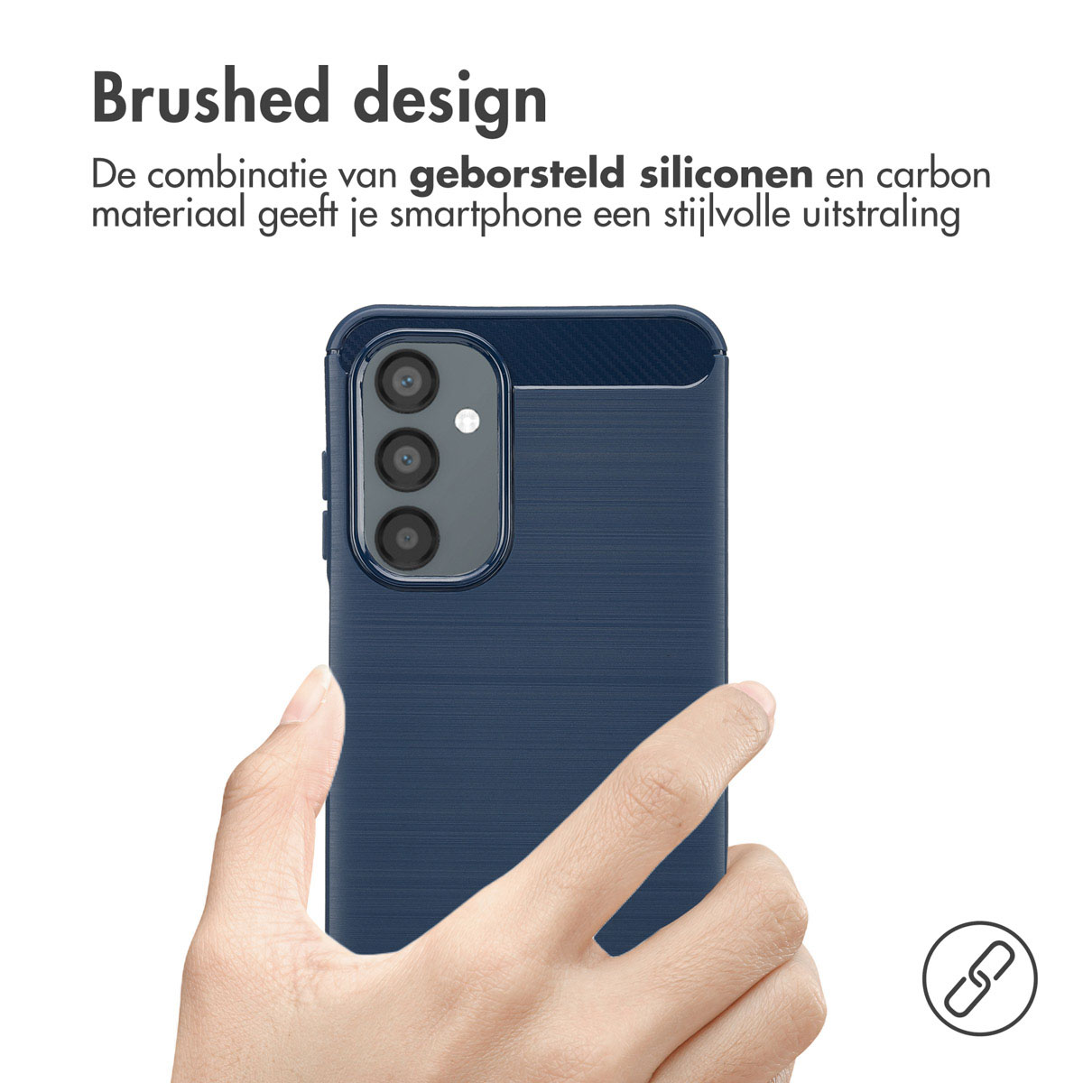 Blauwe telefoonhoes in een hand. Tekst: 'Brushed design'. Achtergrond: Telefoon met camera.