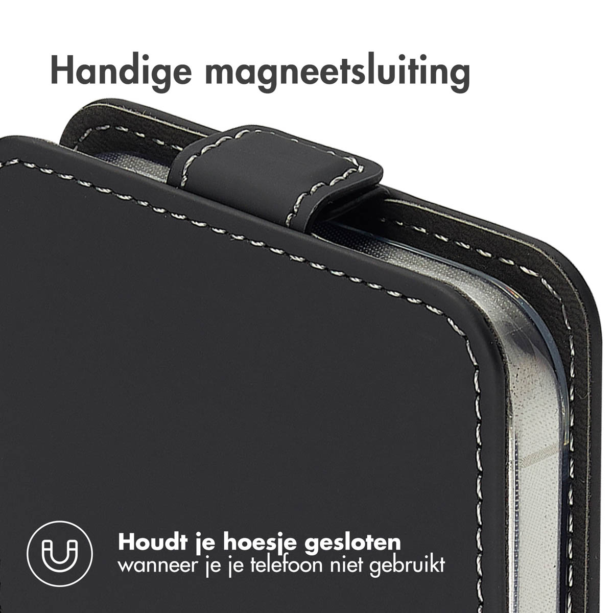 Custodia nera con chiusura magnetica, cuciture bianche. Il testo dice: 'Handige magneetsluiting'.
