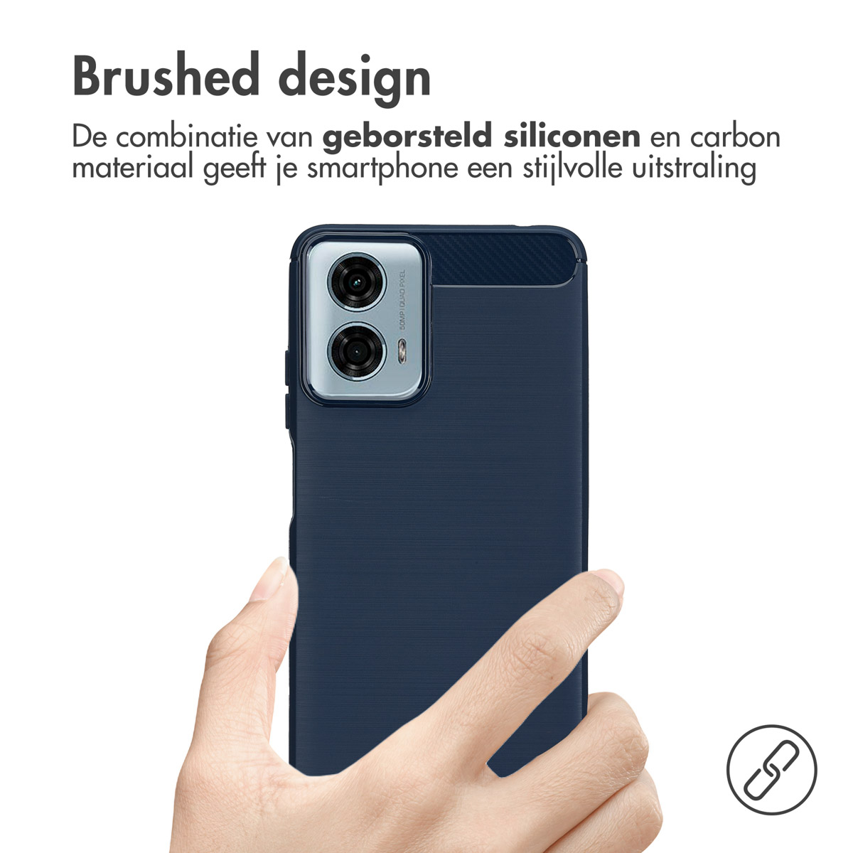 Een marineblauw telefoonhoesje. Een hand houdt het vast.