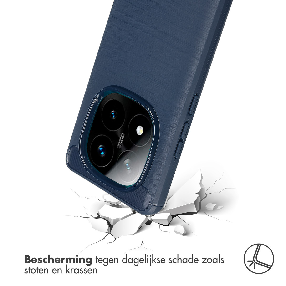 Een donkerblauwe telefoonhoes met een geborstelde textuur. Het breekt wat wit beton.