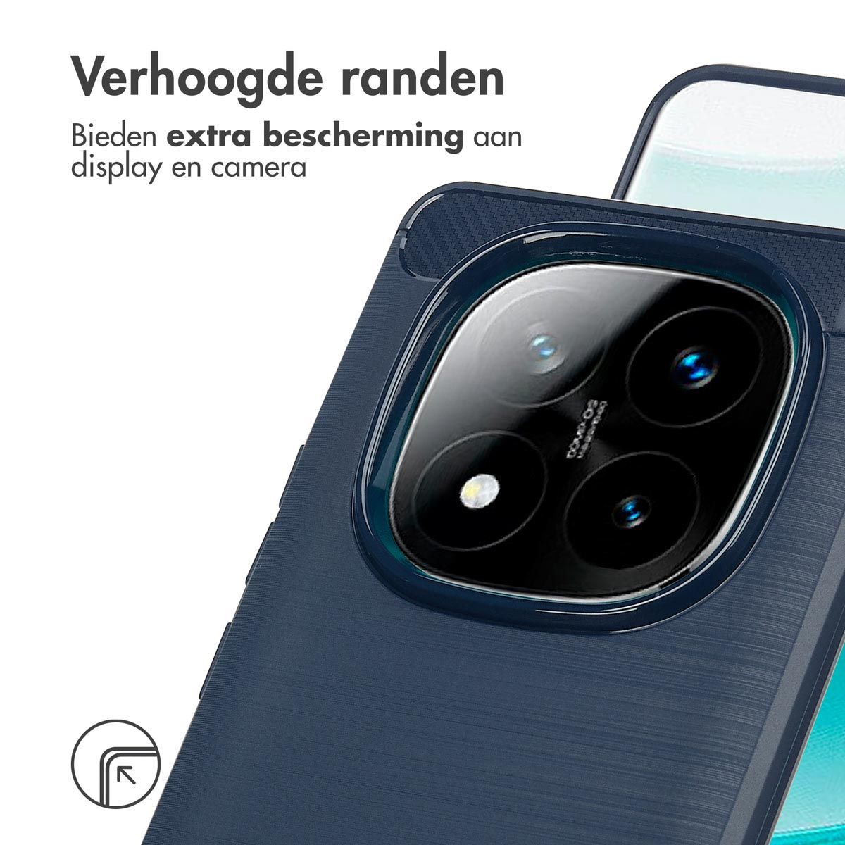 Een blauwe telefoonhoes beschermt een telefoon. De telefoonhoes heeft verhoogde randen, die het scherm en de camera beschermen.