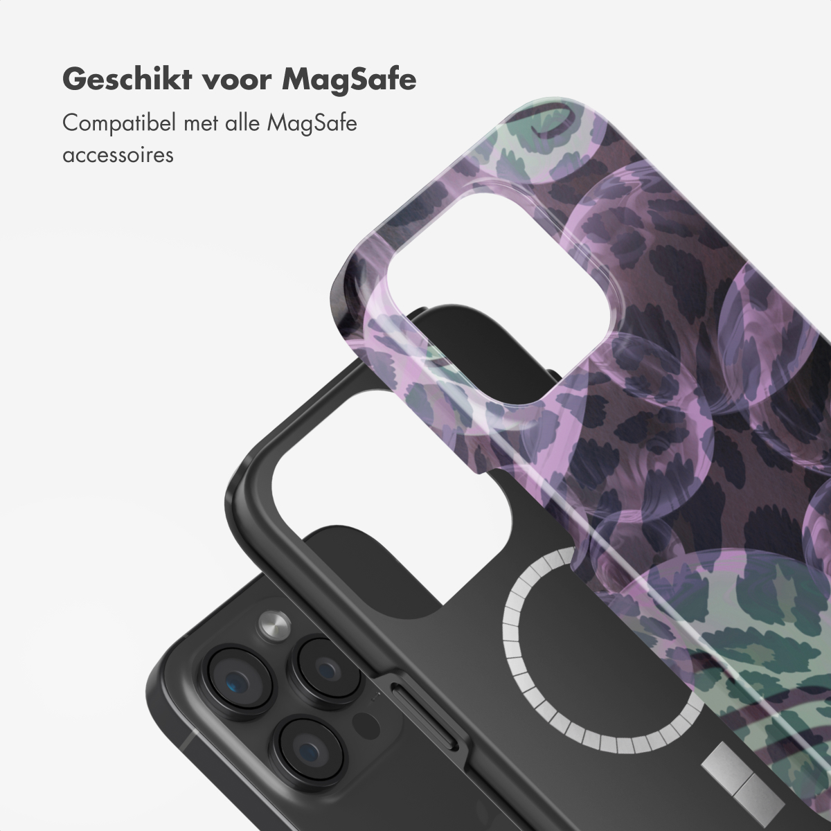 Deux étuis de téléphone avec un téléphone, un avec un motif léopard violet, un avec un téléphone noir et un cercle magsafe blanc.