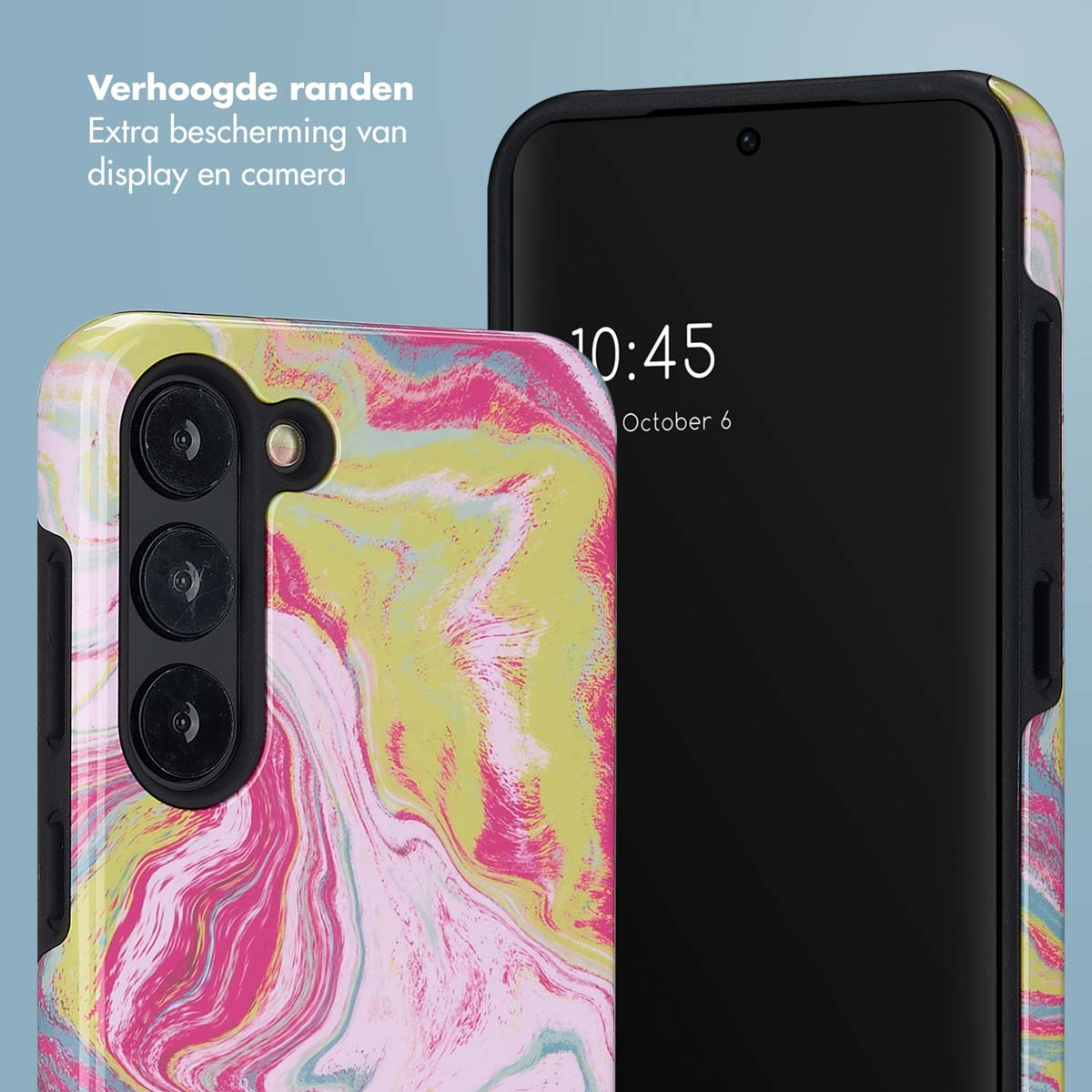 Custodia per telefono con un design colorato accanto a un telefono che mostra ora e data.