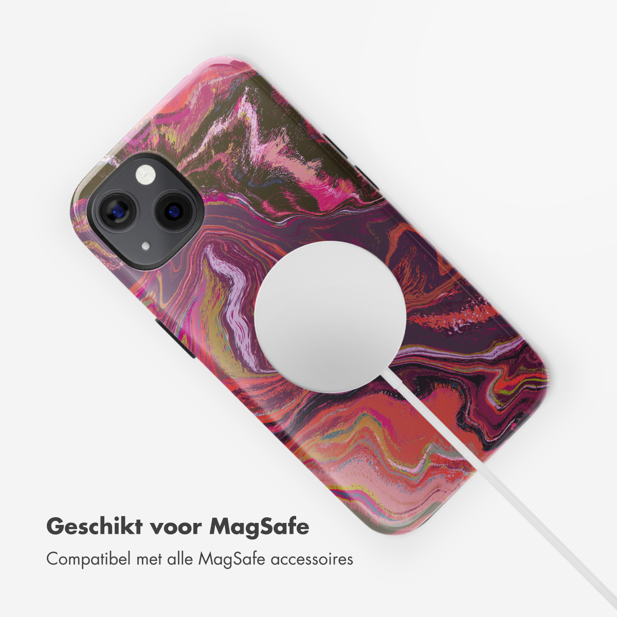Téléphone avec un design marbré coloré. Chargeur MagSafe blanc attaché. Texte : Convient pour MagSafe. Fond blanc.