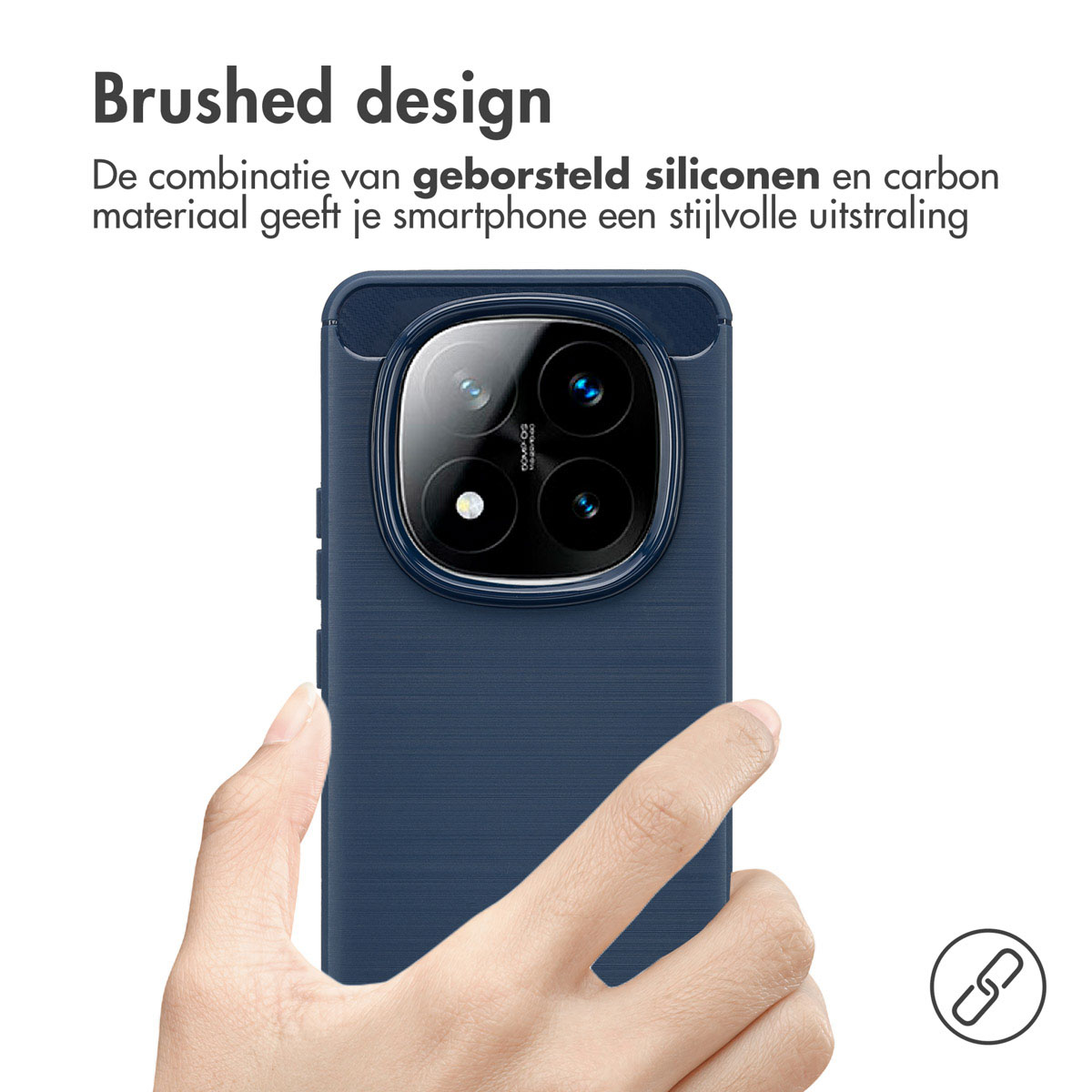 Coque bleu foncé avec un design brossé. Une main tient le téléphone, montrant le design.